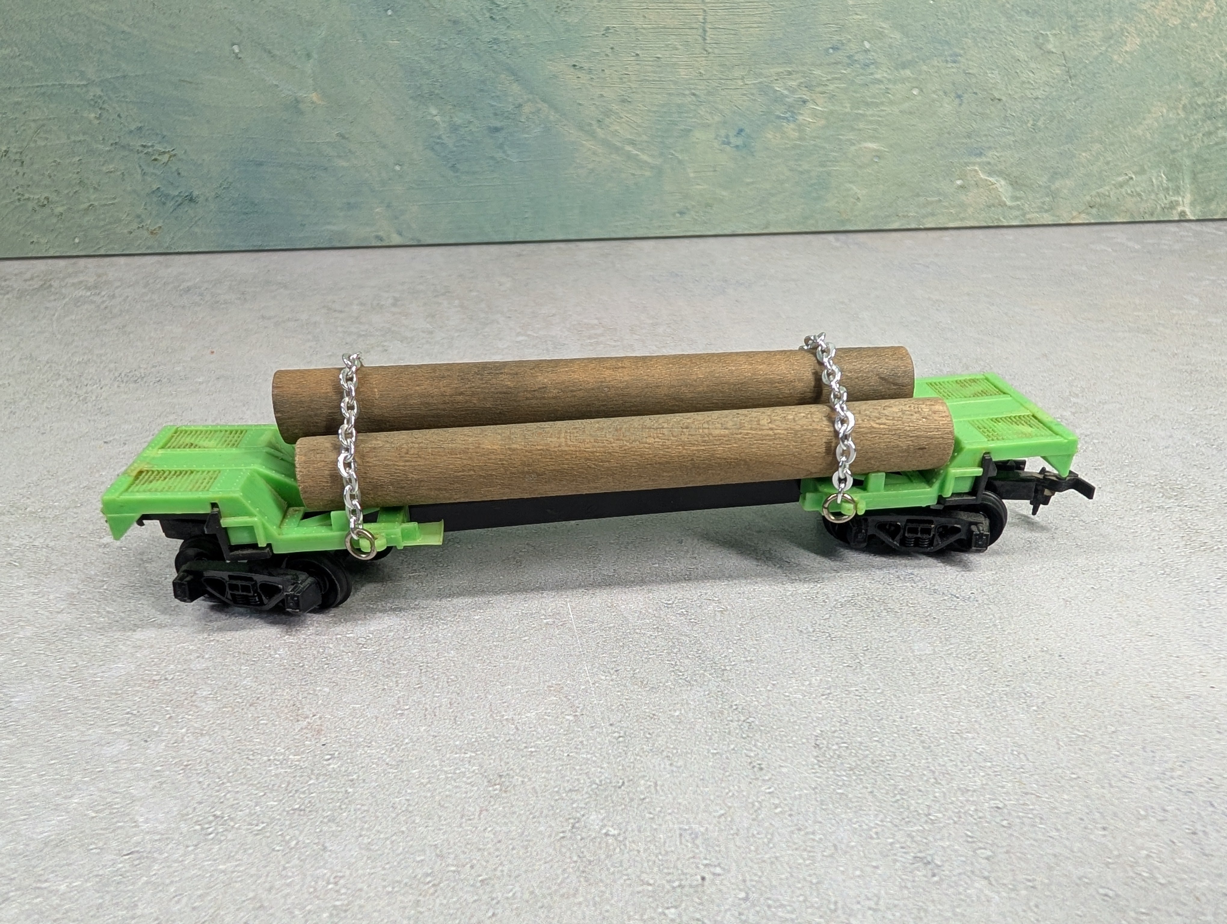 USED Tyco HO Scale Green Skeleton Log Flat Car w/ Log Load