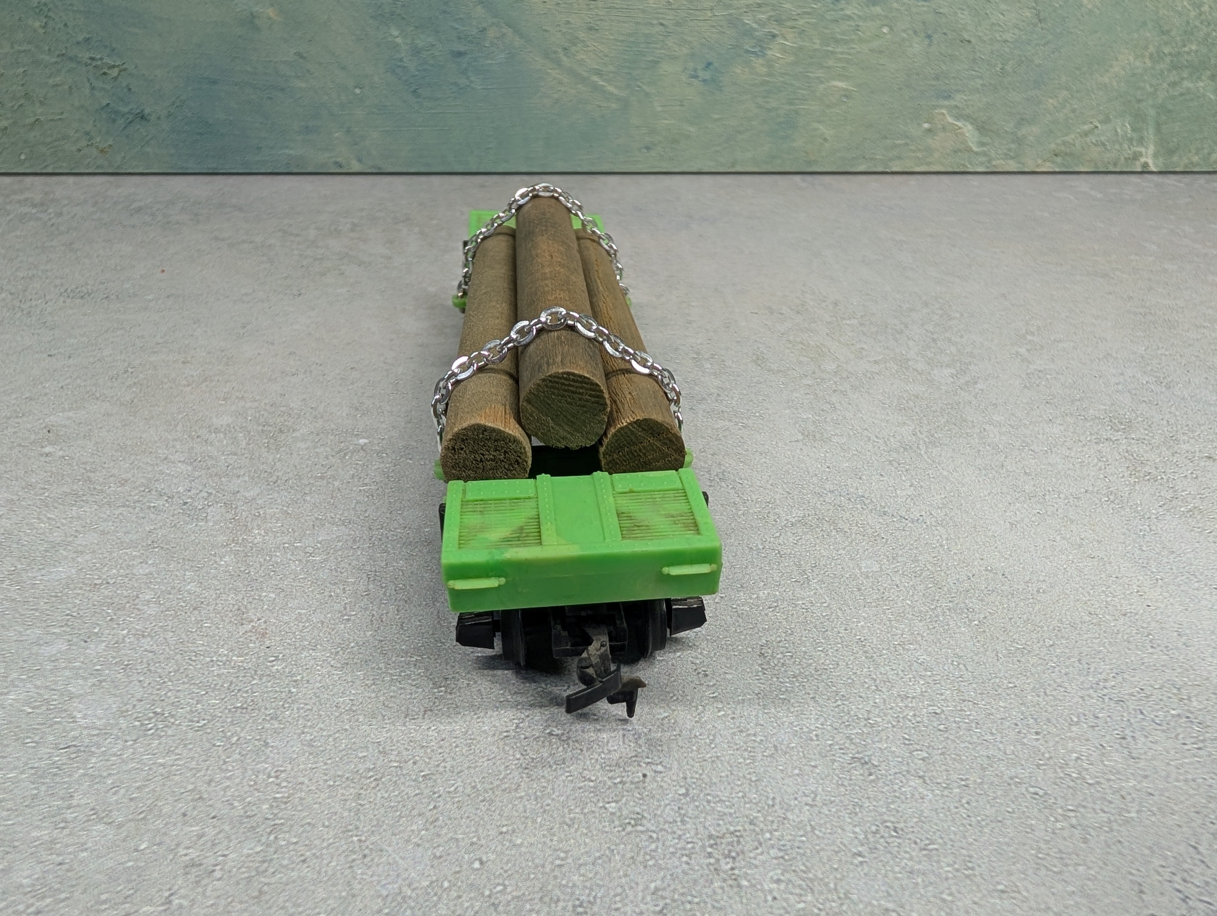 USED Tyco HO Scale Green Skeleton Log Flat Car w/ Log Load