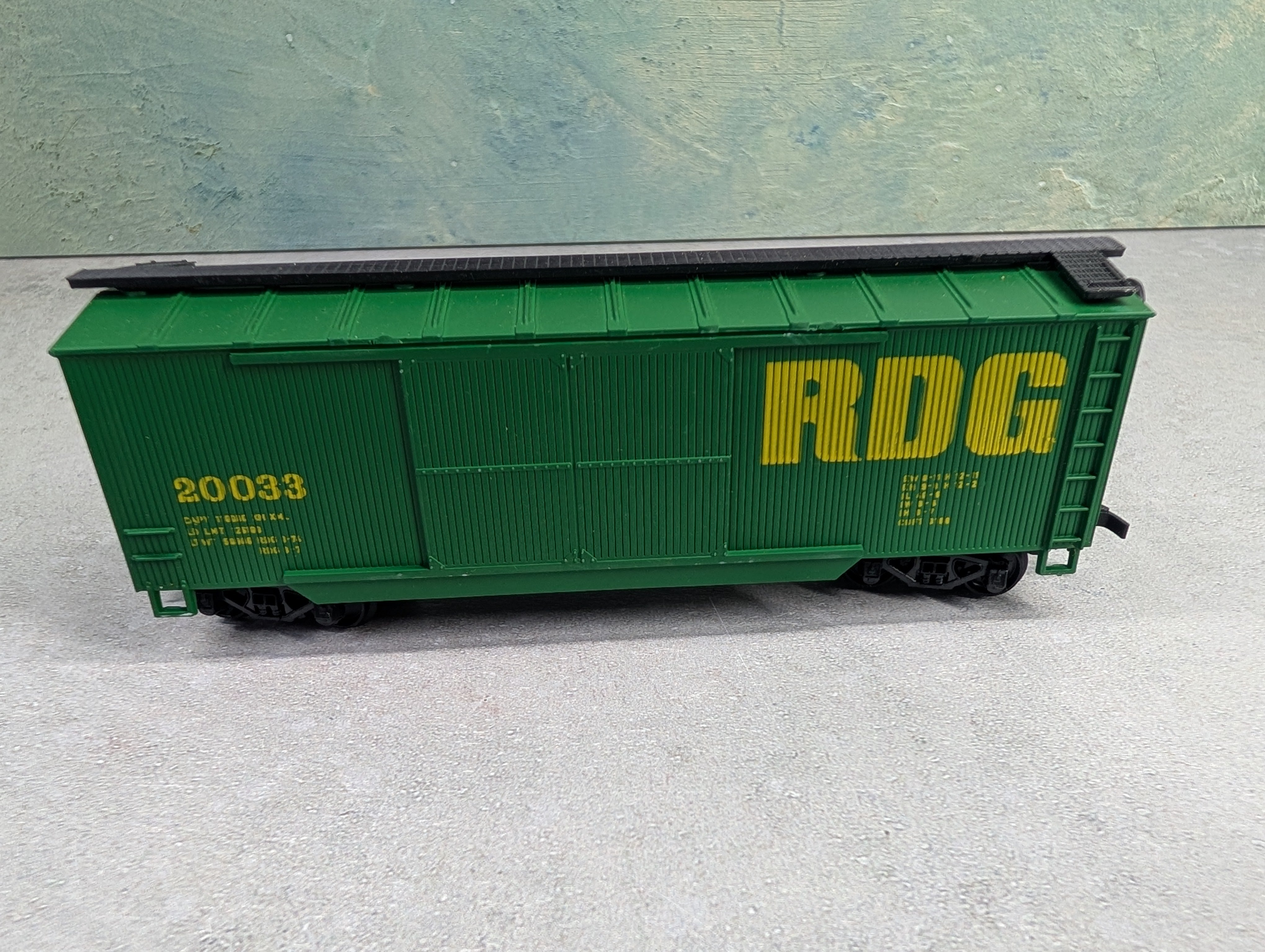USED Mehano HO Scale 40' DD Wooden Box Car Reading #20033