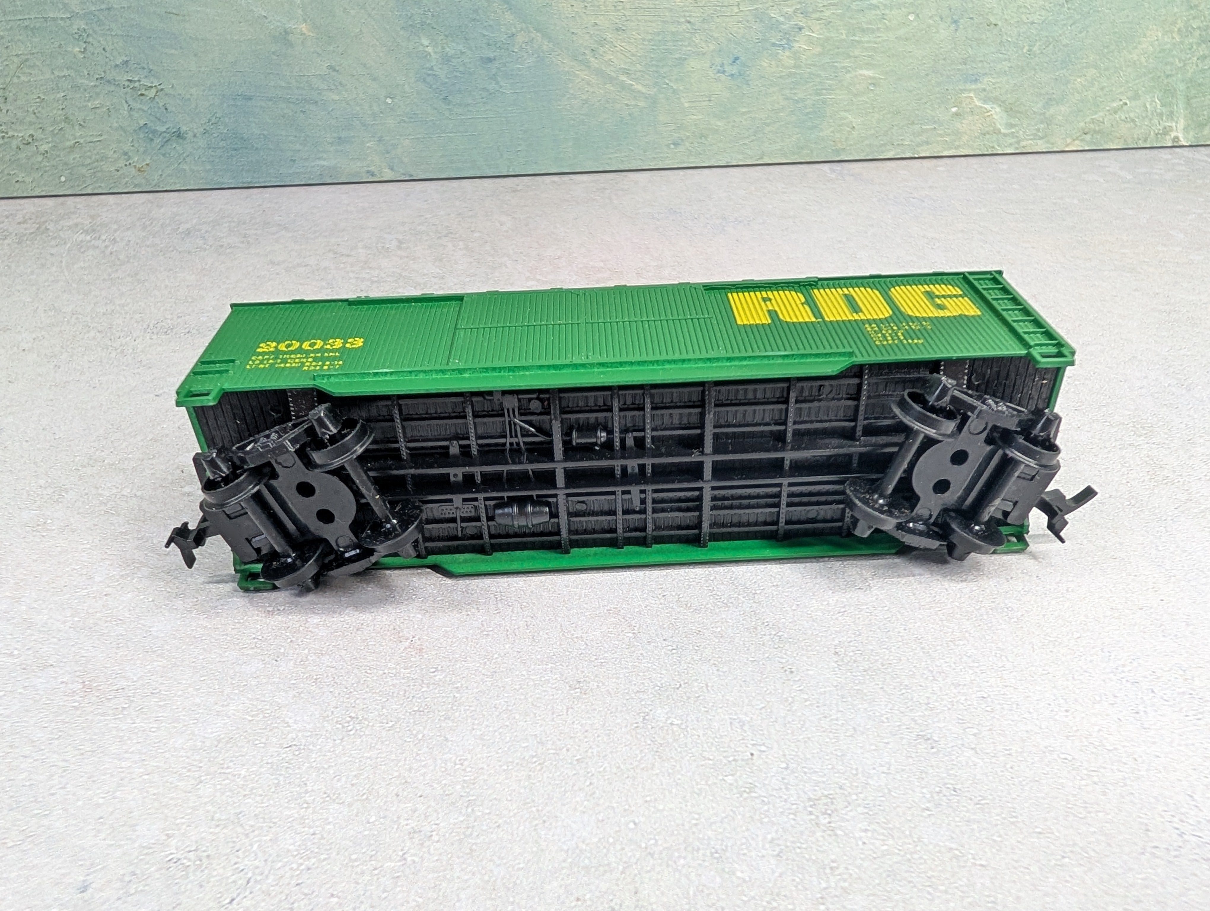 USED Mehano HO Scale 40' DD Wooden Box Car Reading #20033