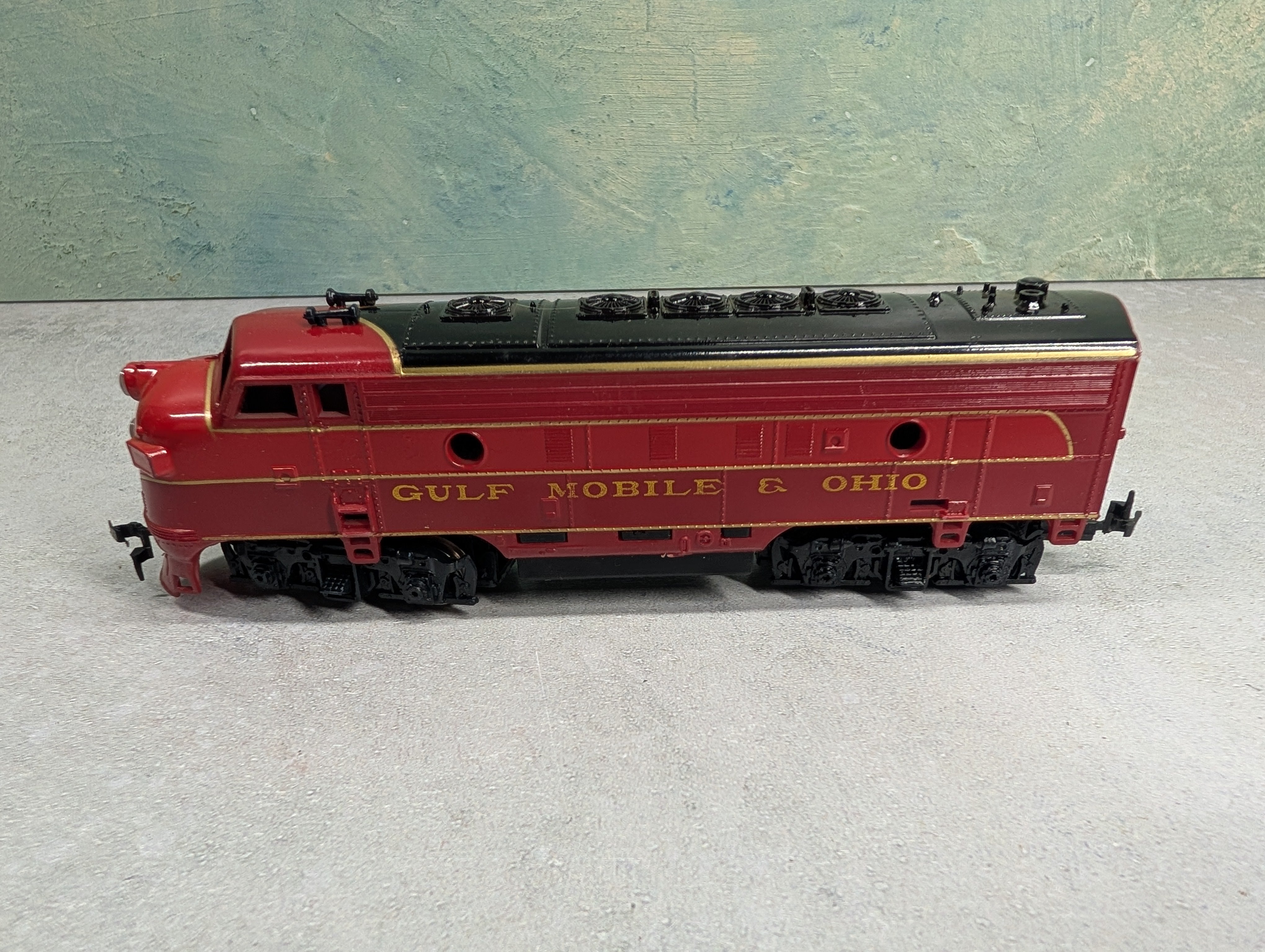 USED Life-Like HO Scale F-7A Diesel Locomotive Gulf Mobile & Ohio Parts/Repairs DC