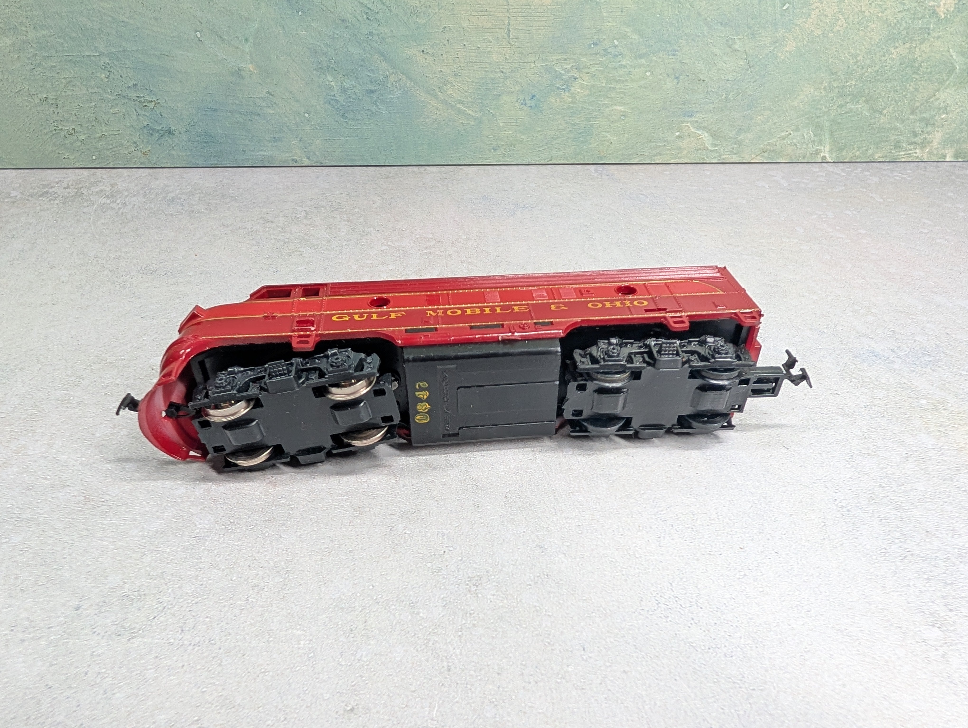 USED Life-Like HO Scale F-7A Diesel Locomotive Gulf Mobile & Ohio Parts/Repairs DC