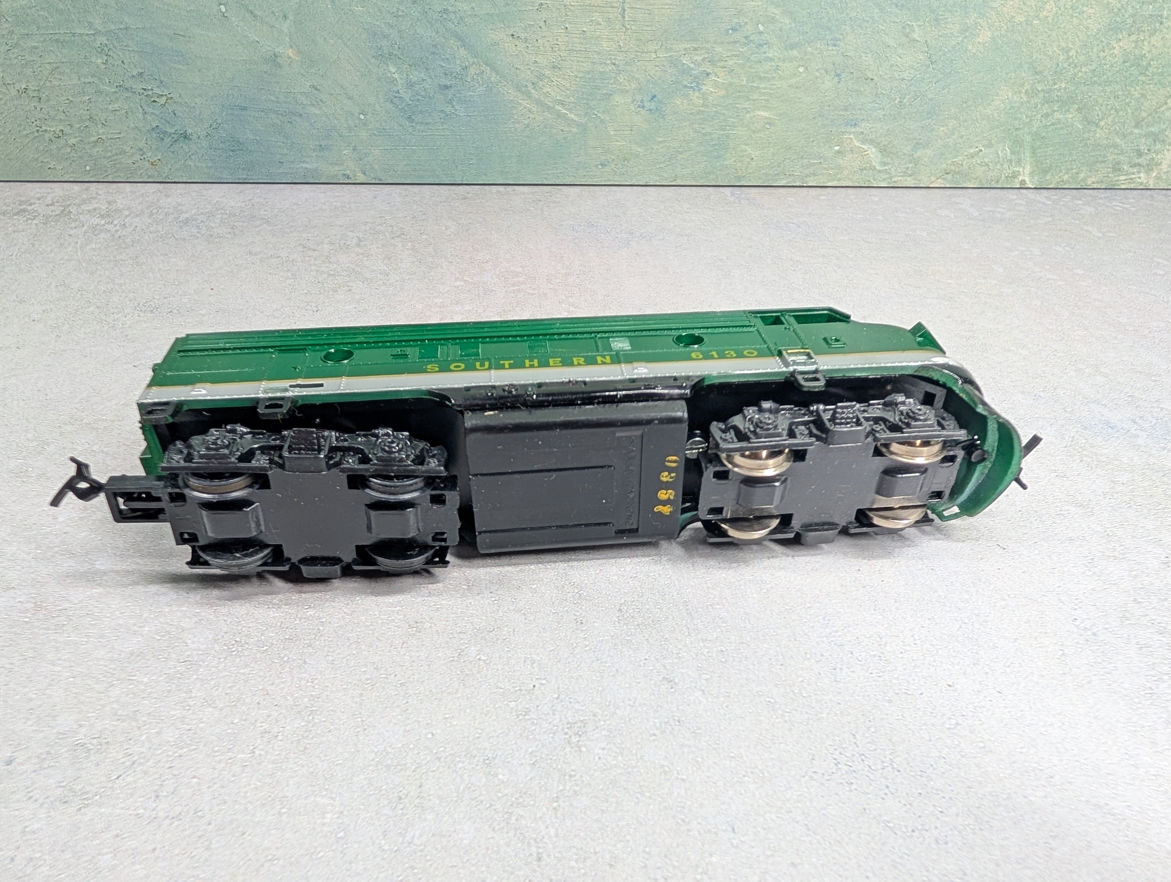 USED Life-Like HO Scale F-7A Diesel Locomotive Southern #6130 Parts/Repairs DC