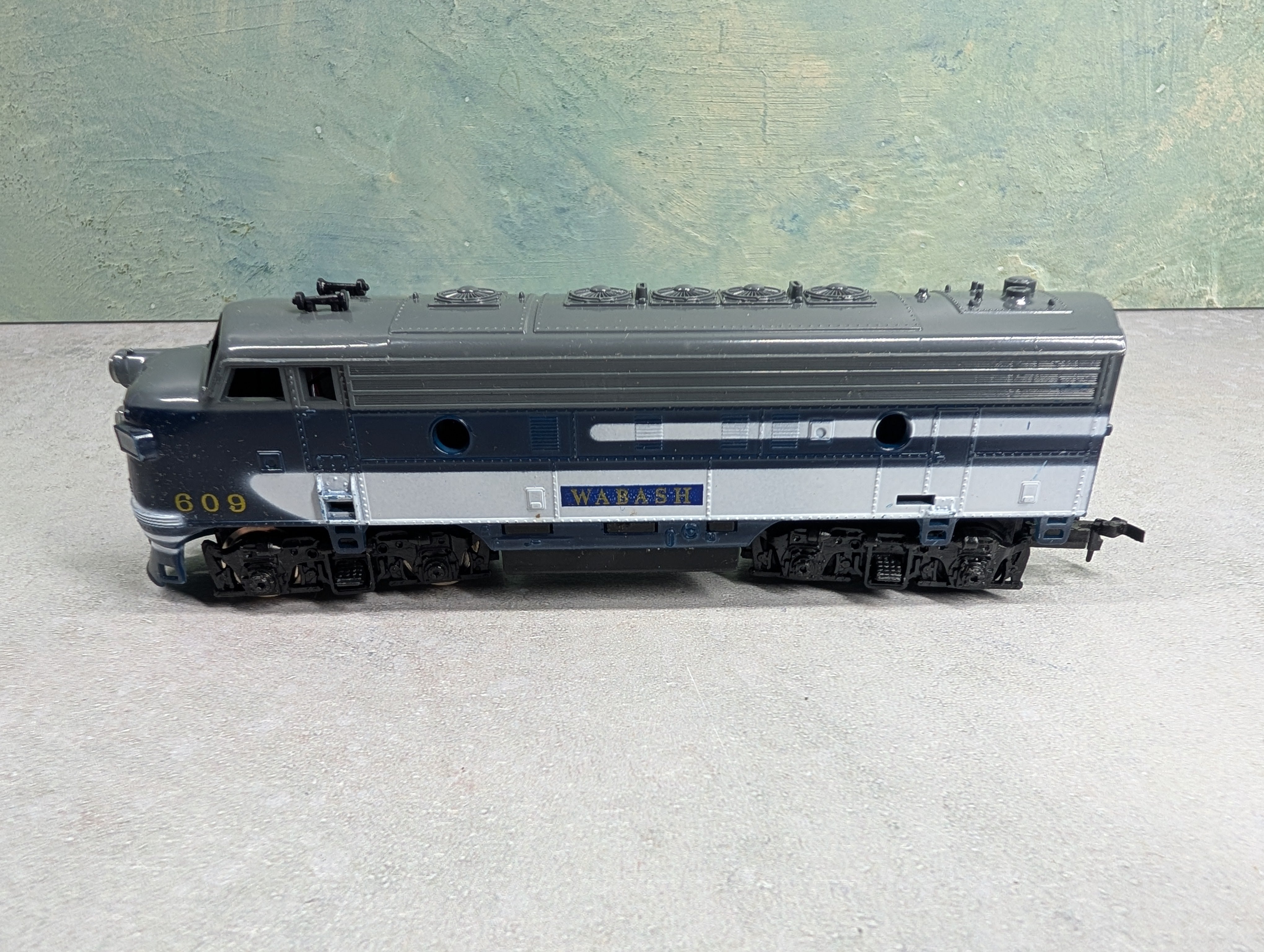 USED Life-Like HO Scale F-7A Diesel Locomotive Wabash #609 Parts/Repairs DC