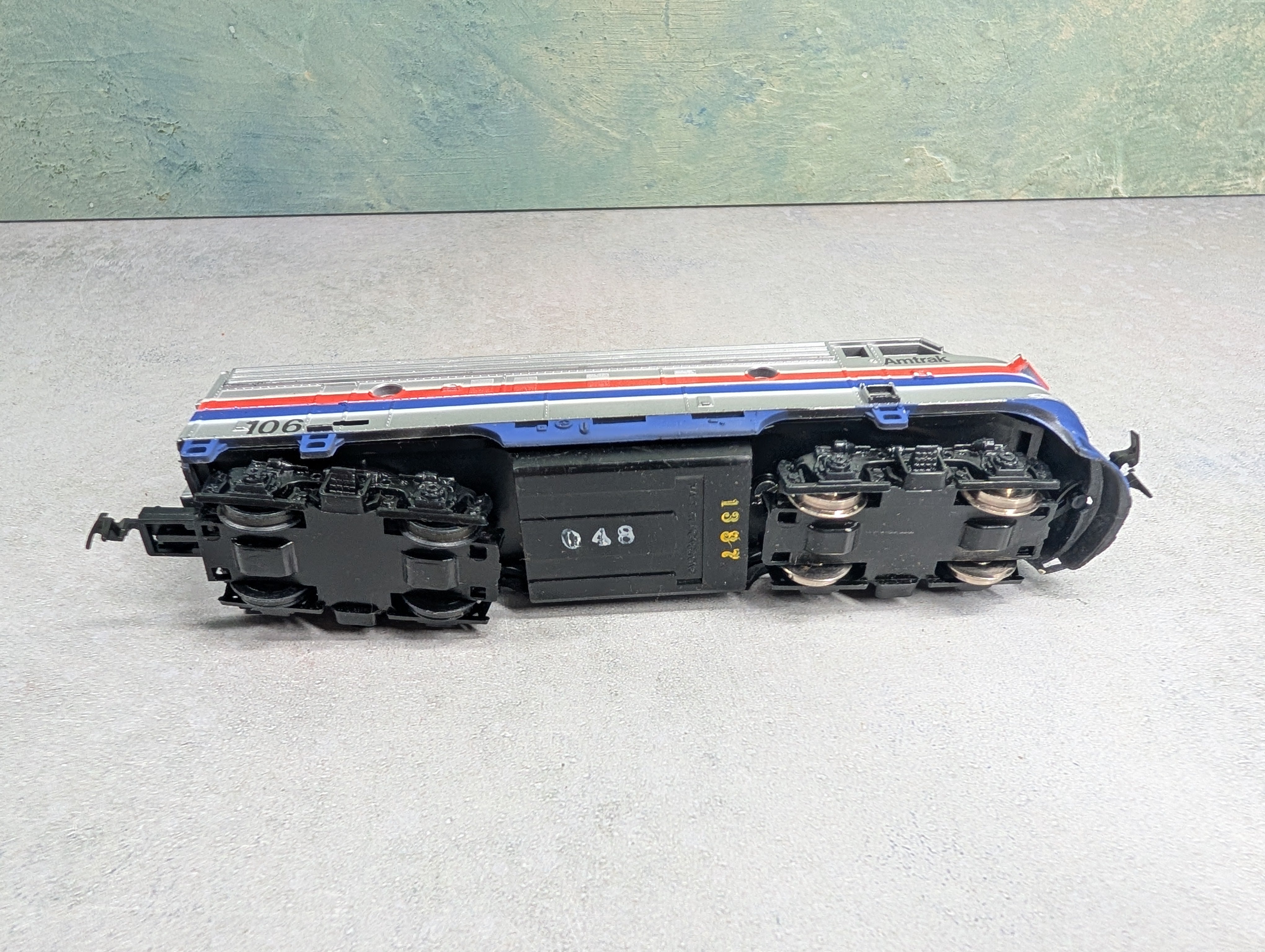 USED Life-Like HO Scale F-7A Diesel Locomotive Amtrak #106 Parts/Repairs DC