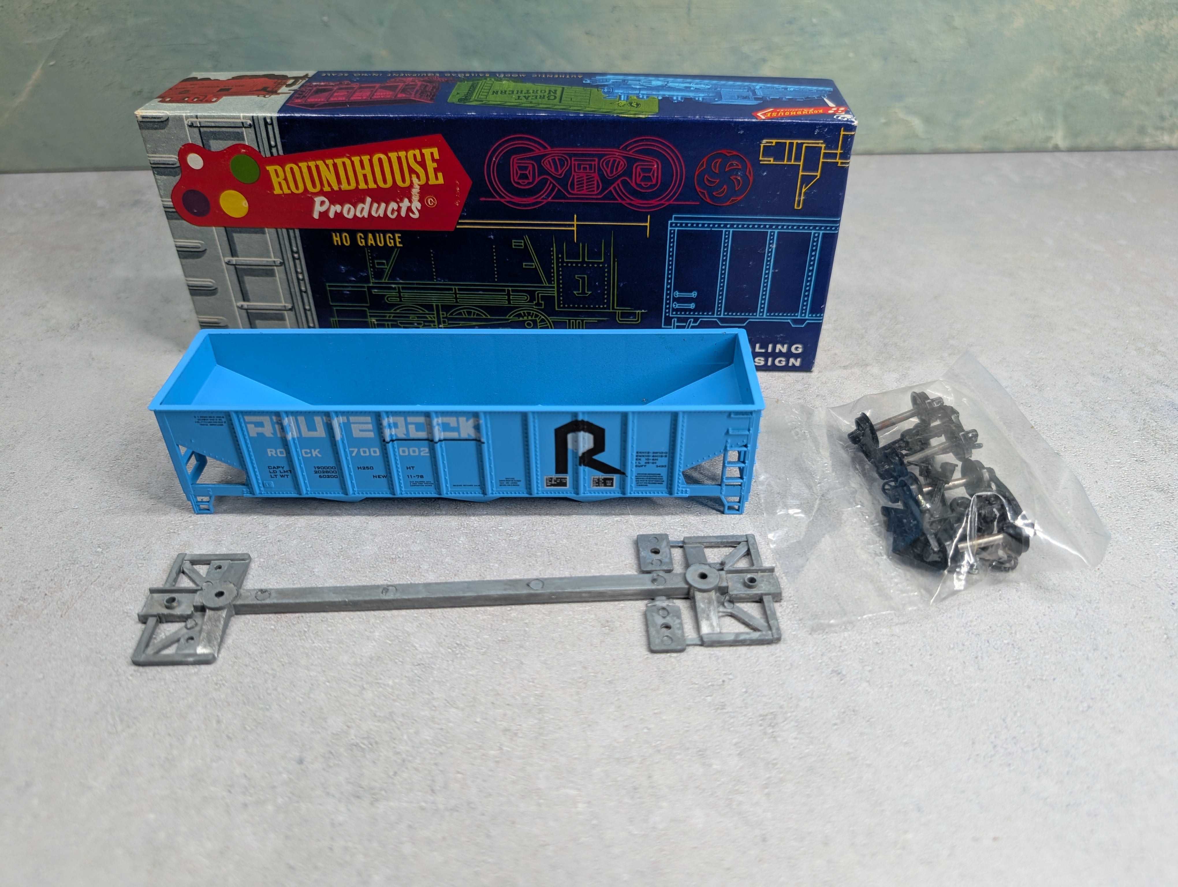 USED Roundhouse 1010 HO Scale 3 Bay Rib Side Hopper Rock Island #700002 KIT