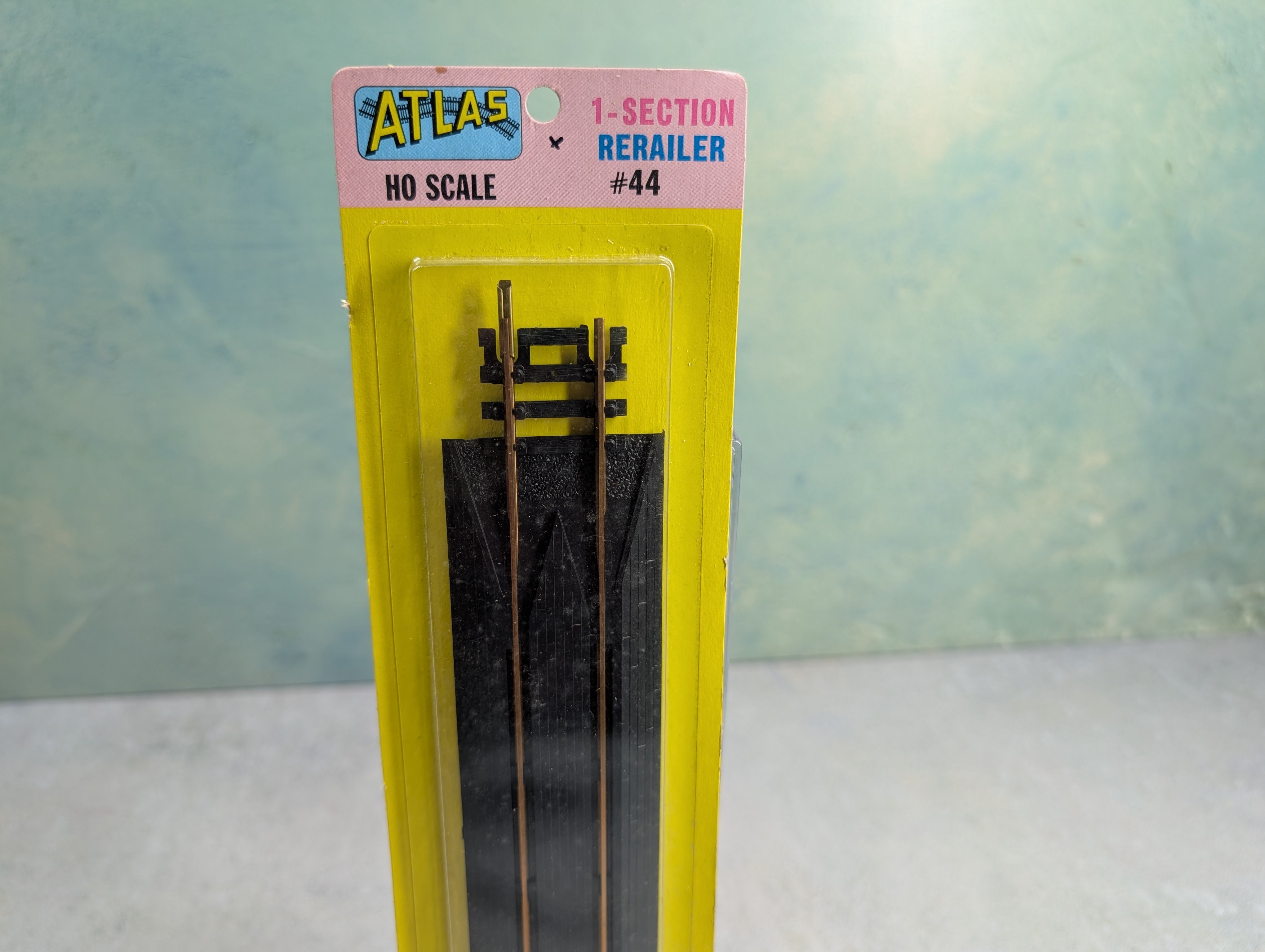 USED Atlas 44 HO Scale Straight Rerailer, Brass, Code 100
