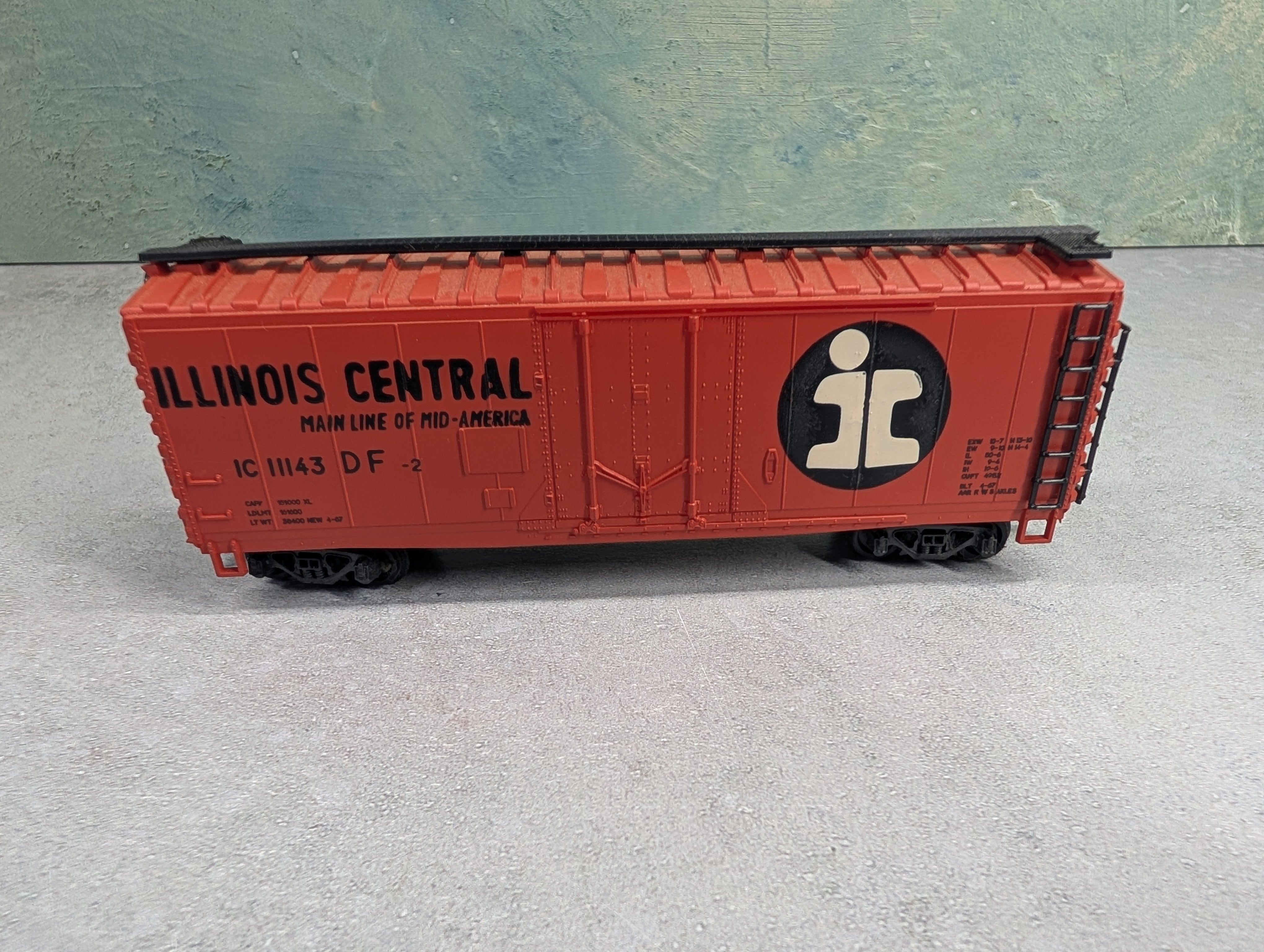 USED ROCO HO Scale 40' Box Car Illinois Central IC #11143