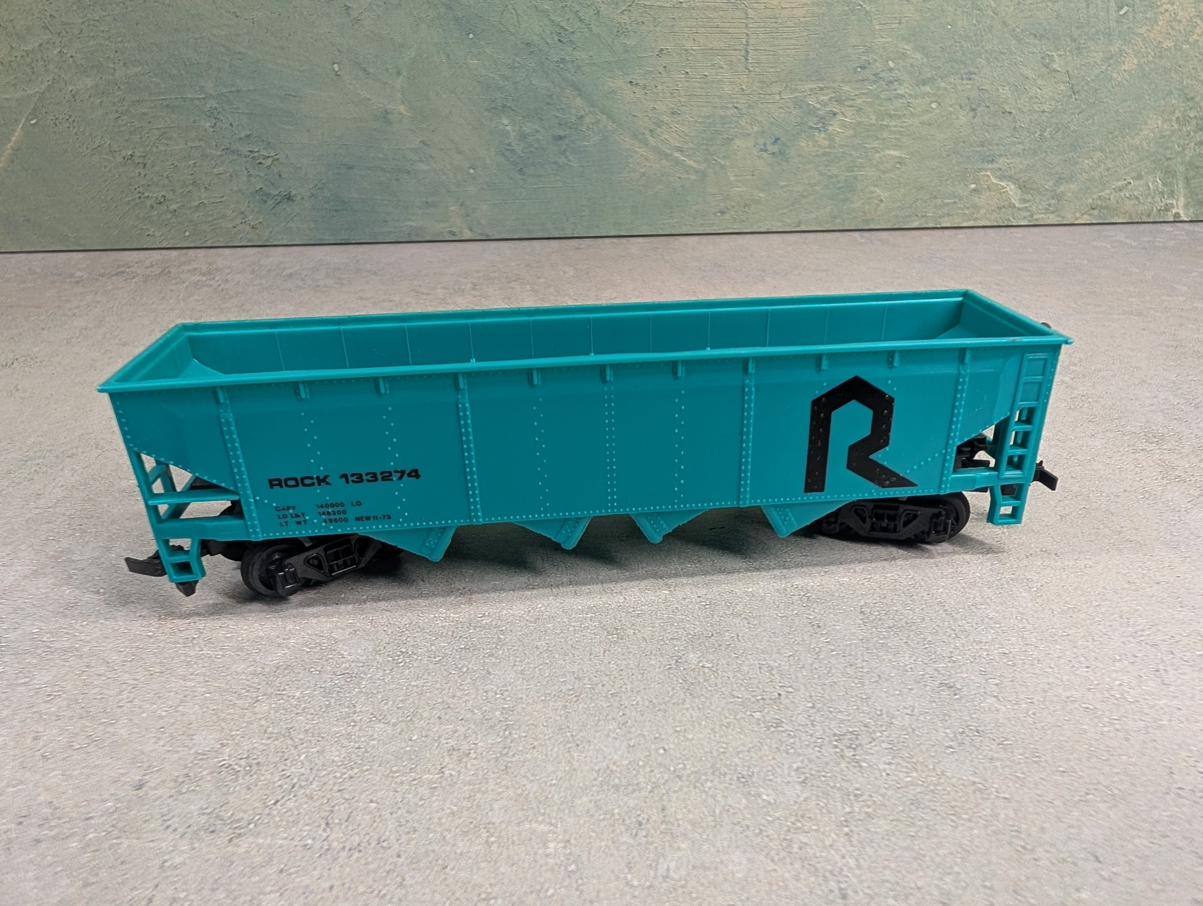 USED Bachmann HO Scale Quad Hopper Rock Island #133274