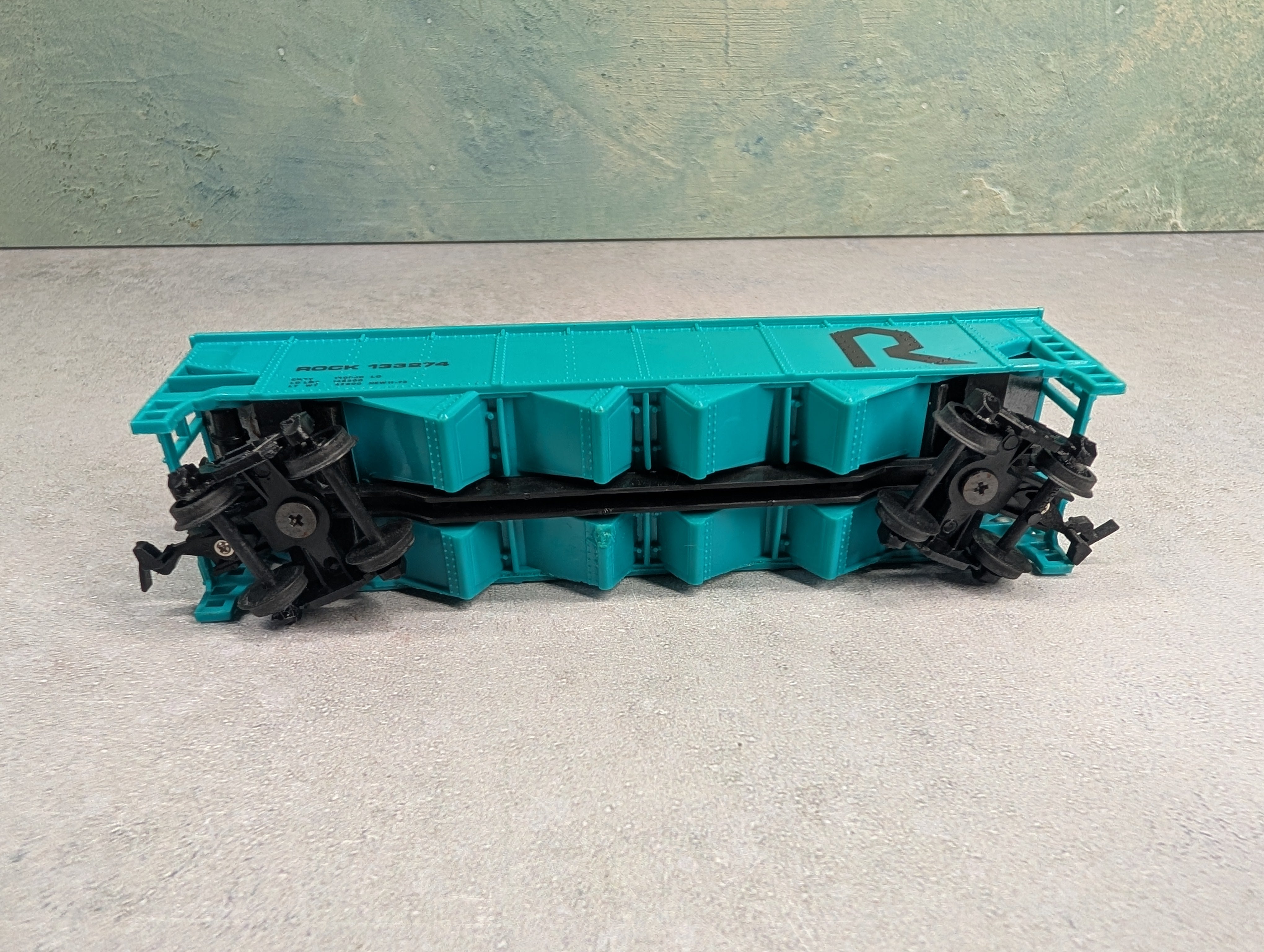 USED Bachmann HO Scale Quad Hopper Rock Island #133274