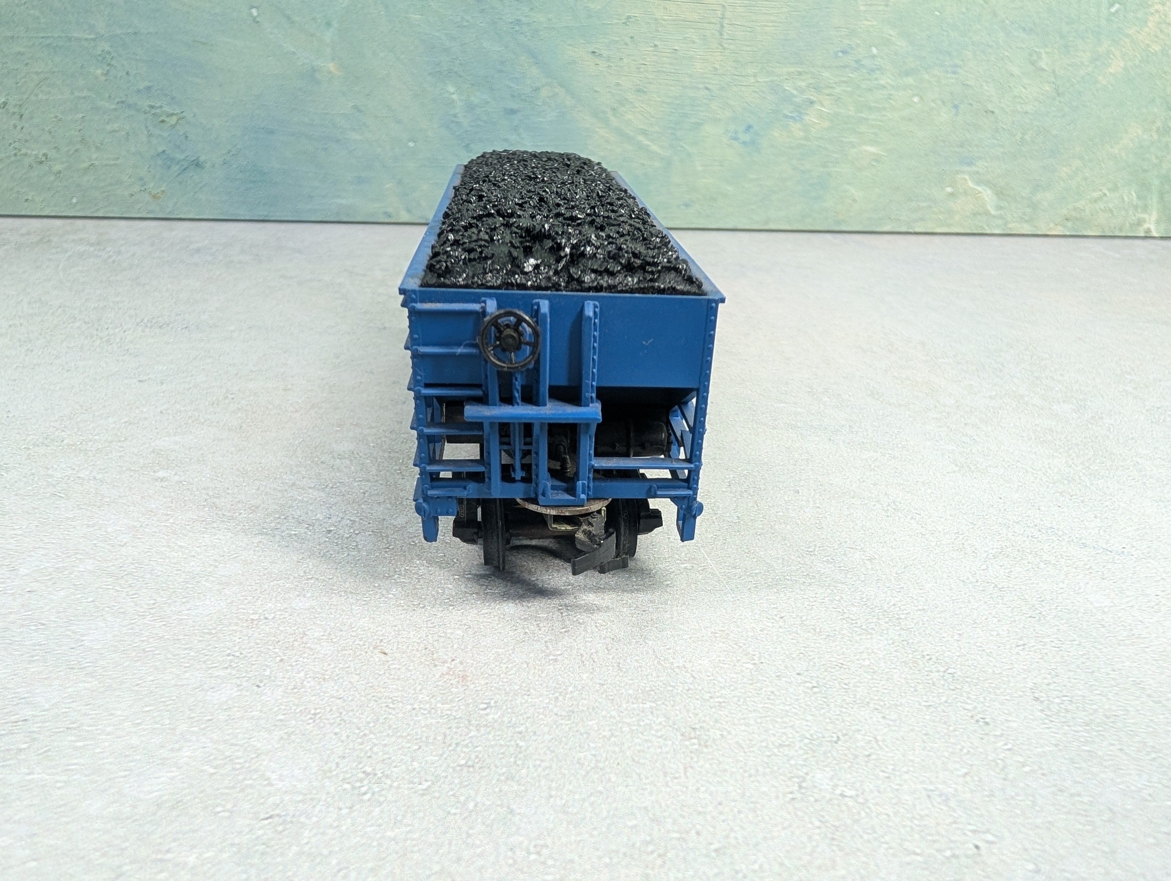 USED Tyco HO Scale Operating 2 Bay Hopper Boston and Maine BM #10056 w/ Coal Load