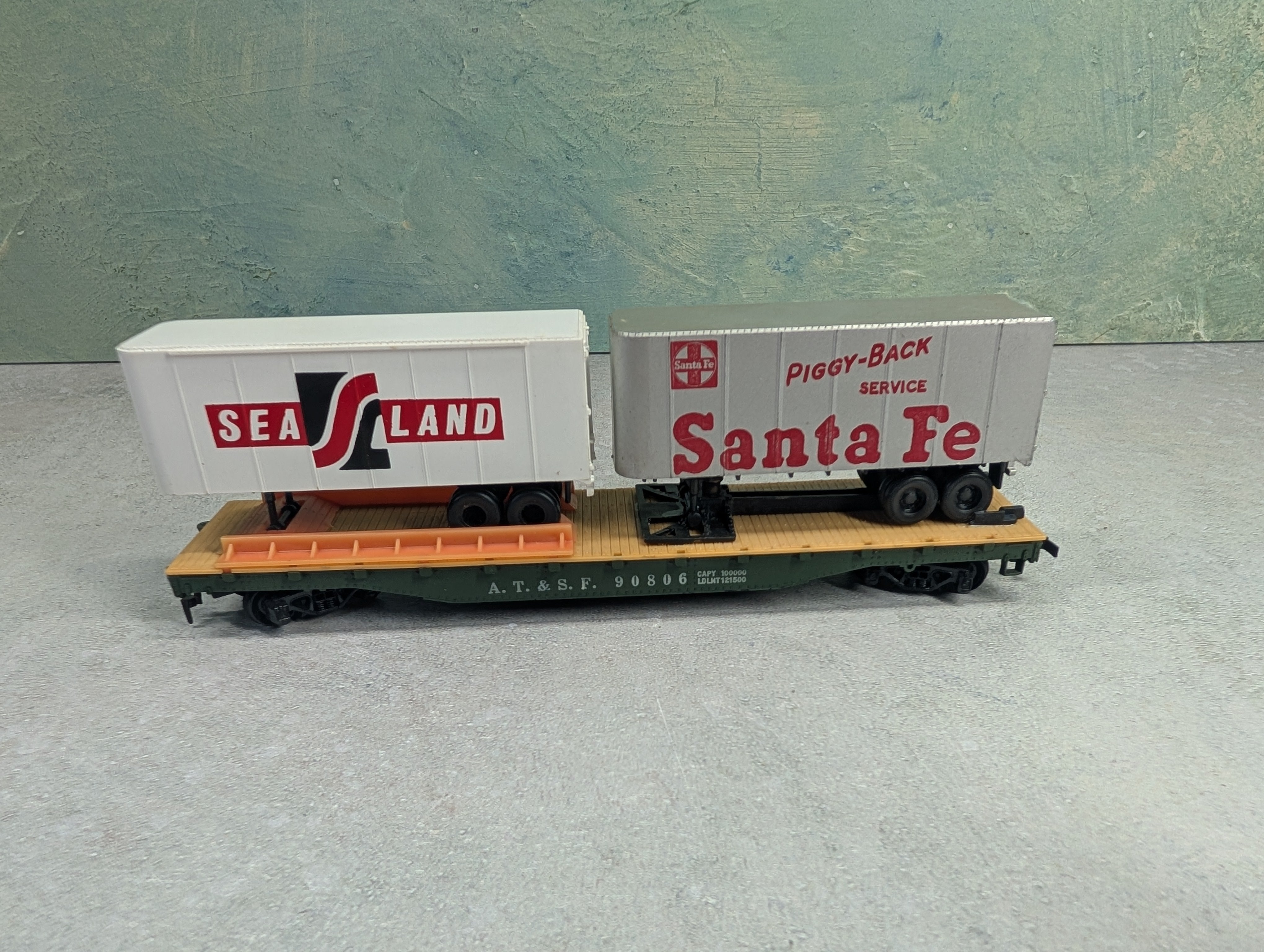 USED Tyco HO Scale 50' Flat Car Santa Fe ATSF #90806 w/ 2 Piggyback Trailers