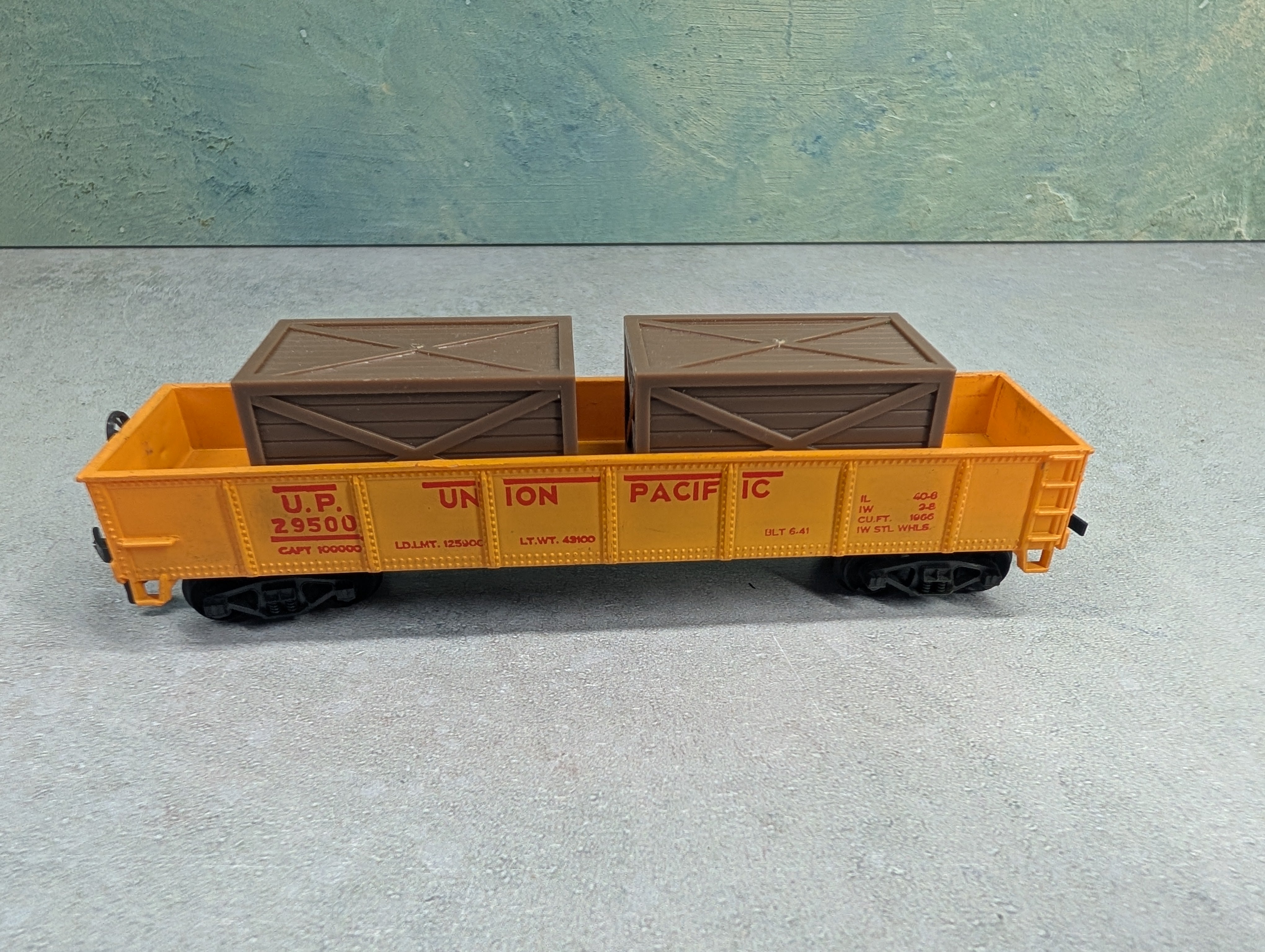 USED Life-Like HO Scale 40' Gondola Union Pacific UP #29500 w/ Crates