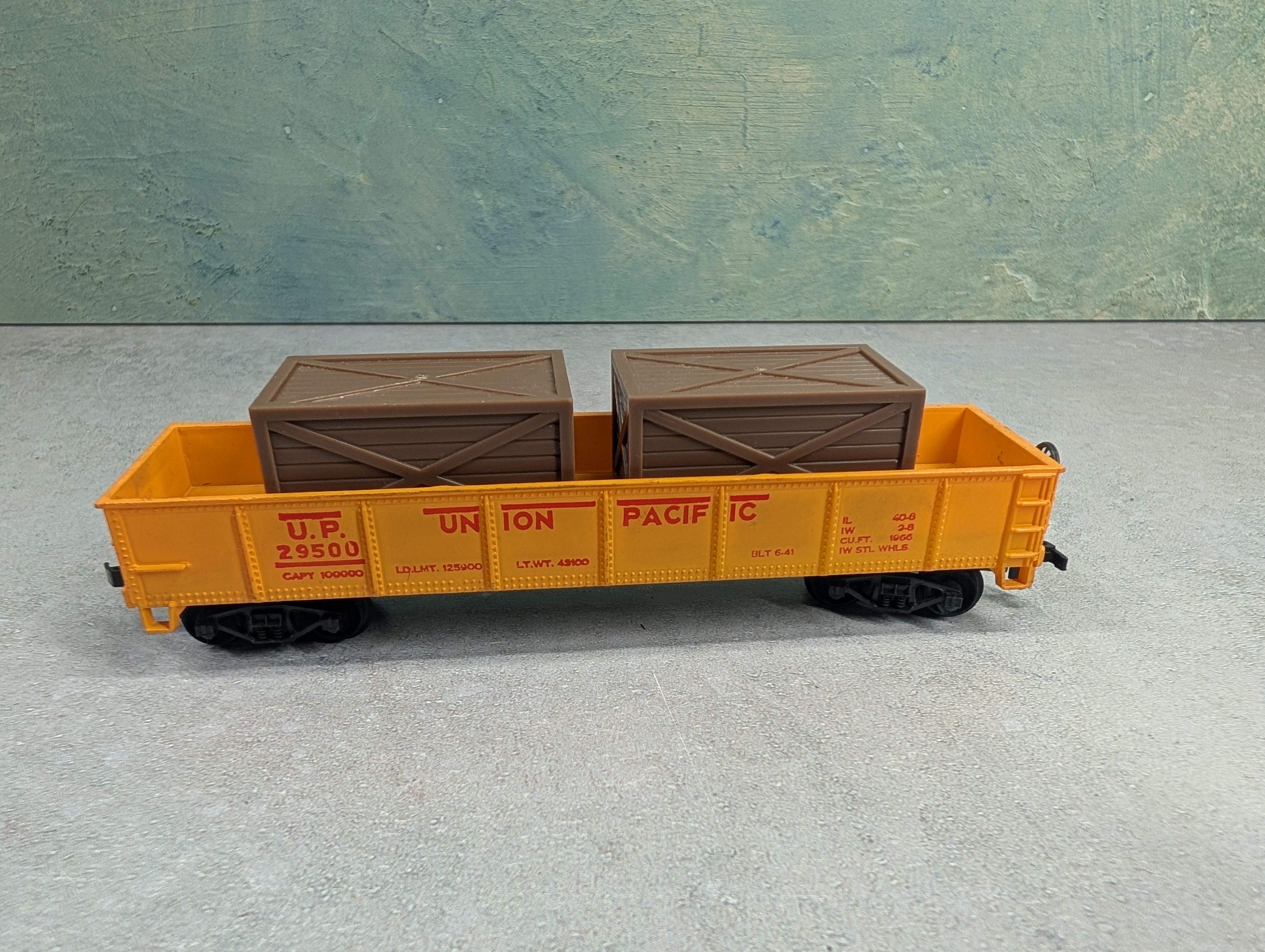 USED Life-Like HO Scale 40' Gondola Union Pacific UP #29500 w/ Crates