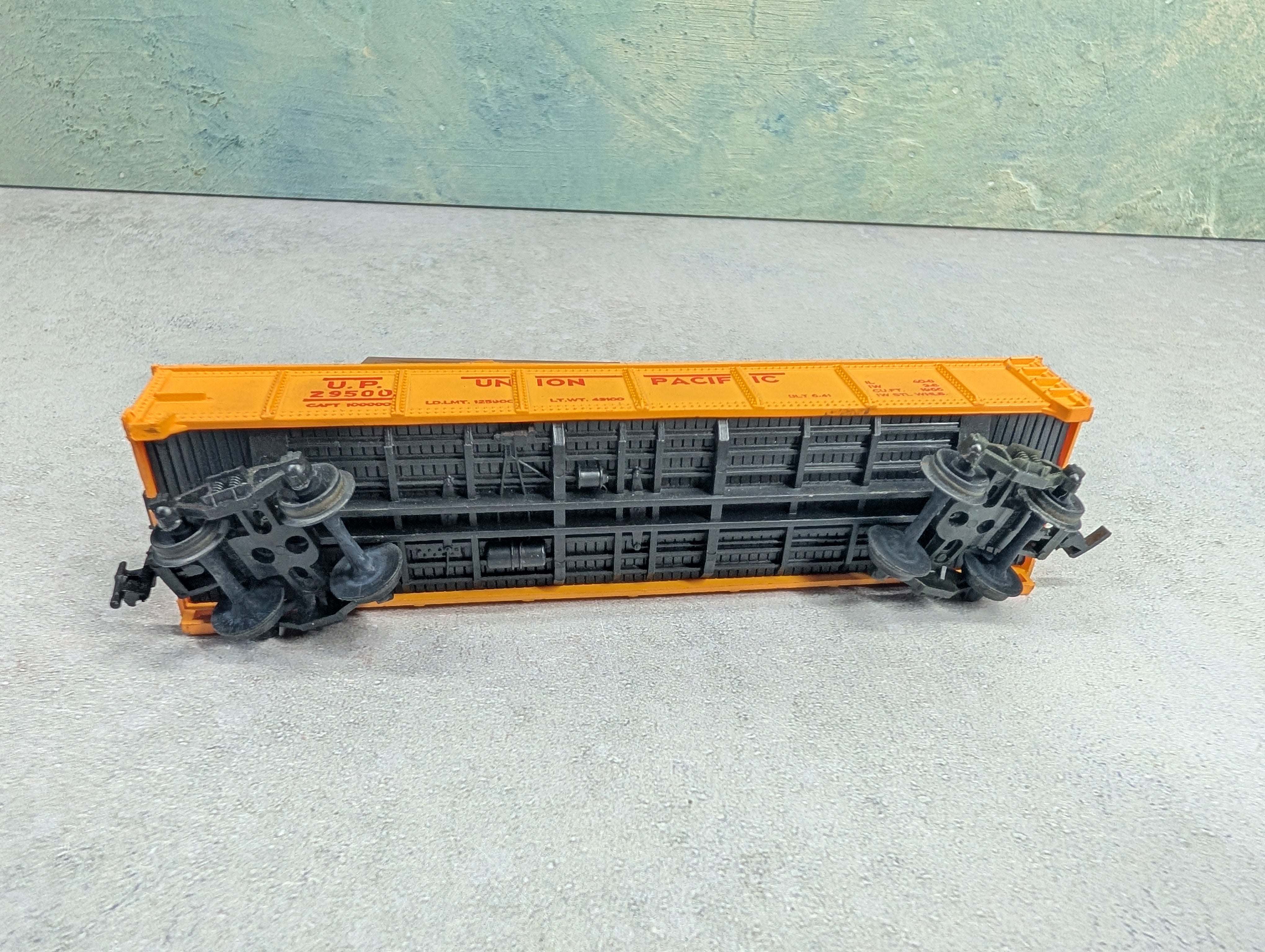 USED Life-Like HO Scale 40' Gondola Union Pacific UP #29500 w/ Crates