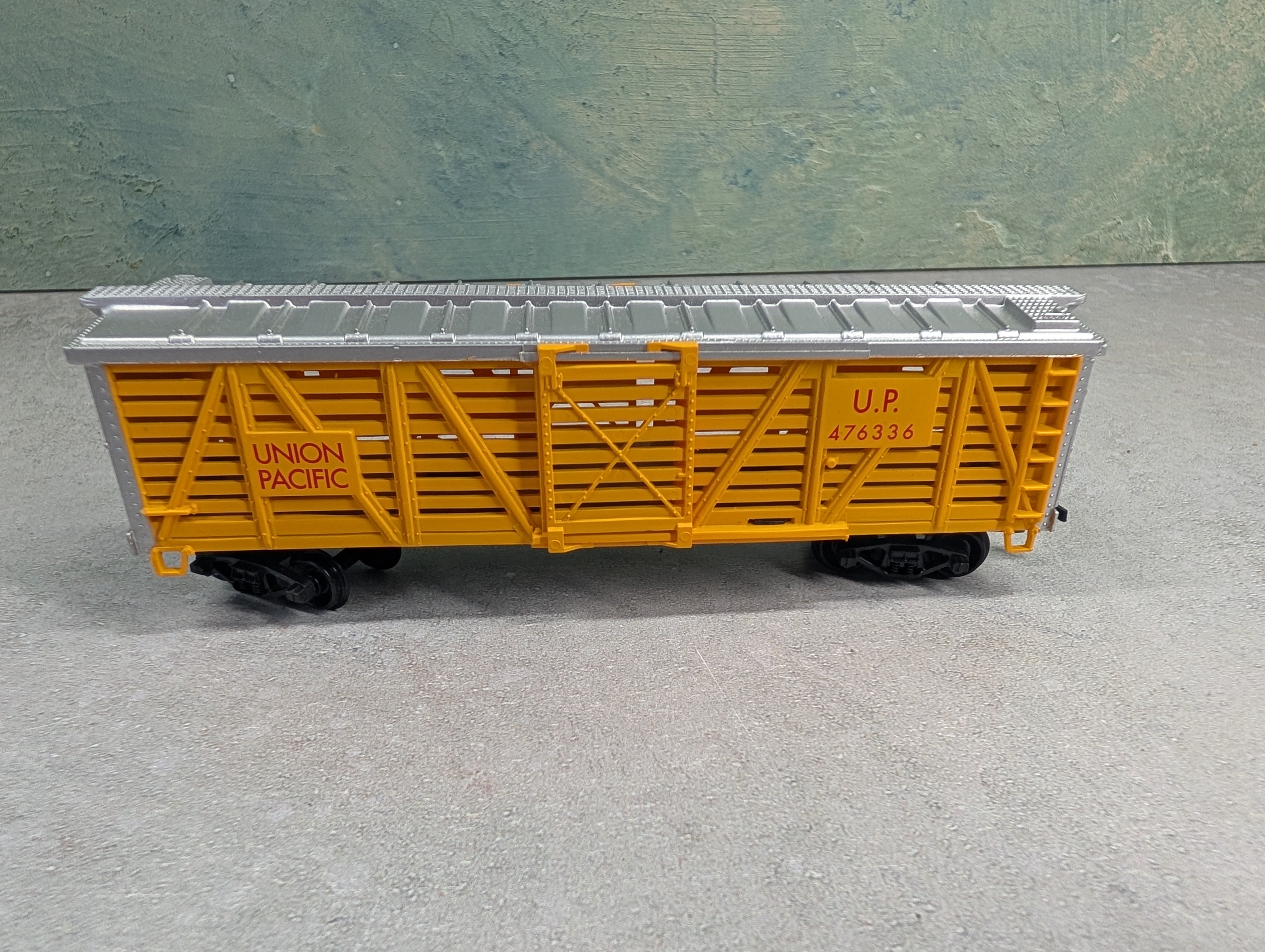 USED Life-Like HO Scale 40' Cattle Stock Car Union Pacific UP #476336 Silver Roof