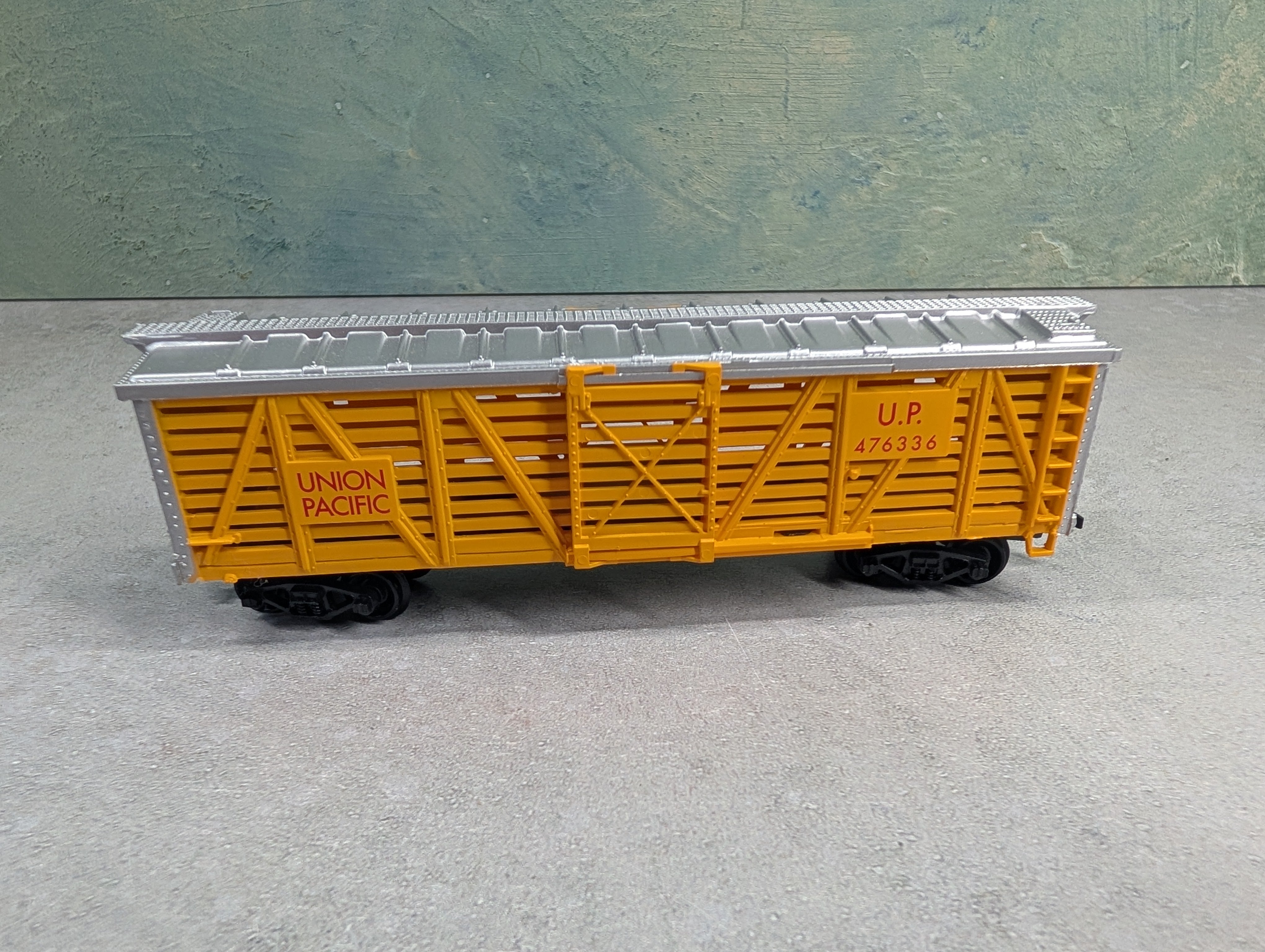 USED Life-Like HO Scale 40' Cattle Stock Car Union Pacific UP #476336 Silver Roof