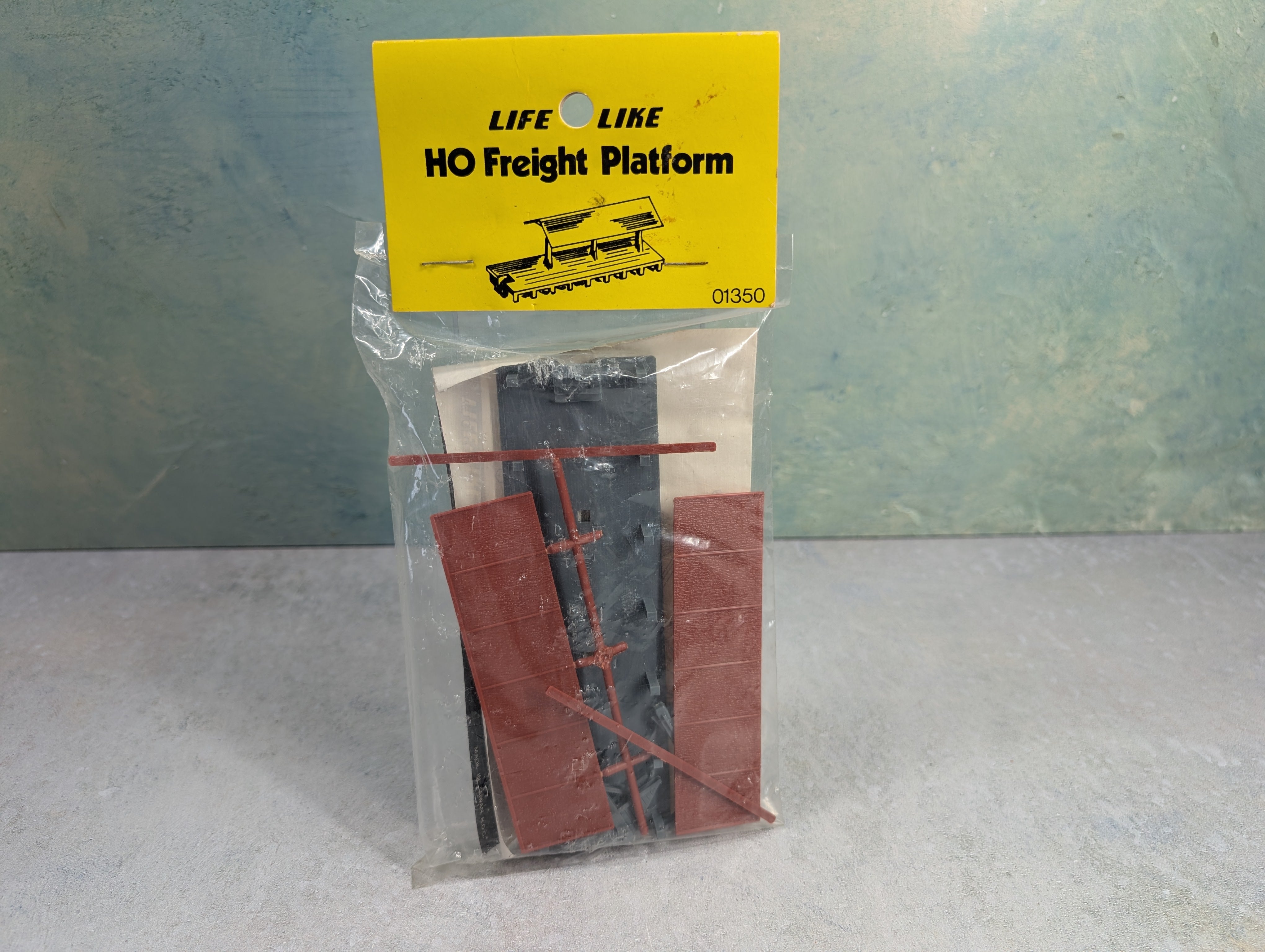 USED Life-Like 1350 HO Scale Freight Platform Sealed KIT