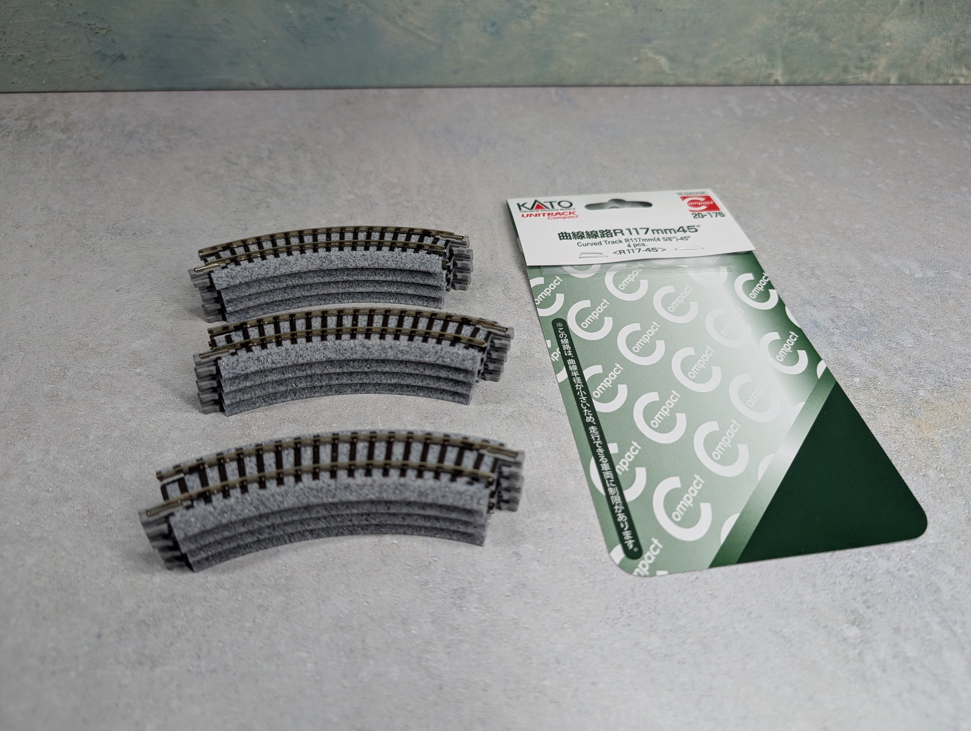 USED Kato 20-176 N Scale Unitrack Compact 4 5/8" R Curve 45° Track, Code 80 (12 pcs)