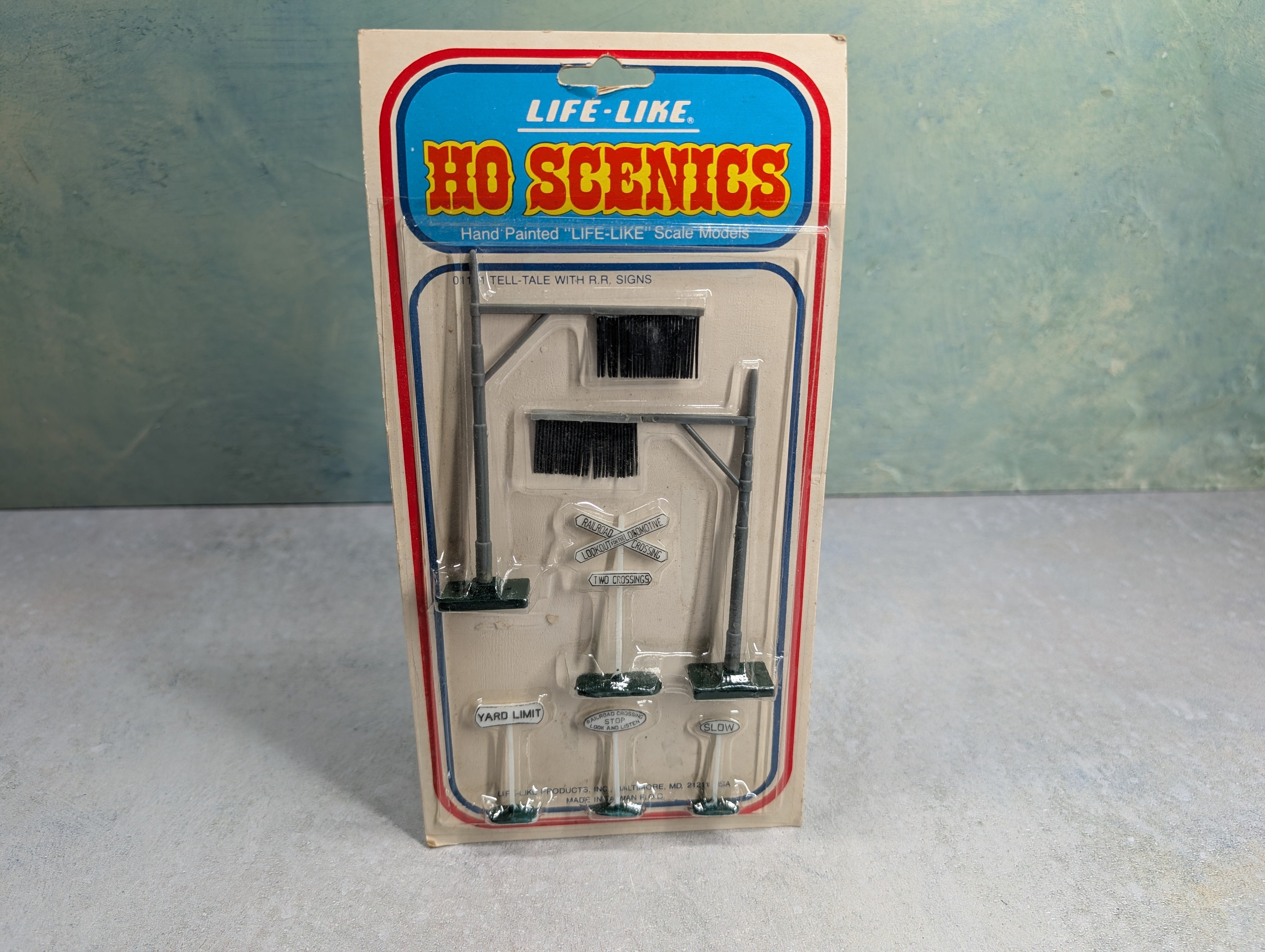 USED Life-Like 1121 HO Scale Tell-Tale with Railroad Signs Sealed