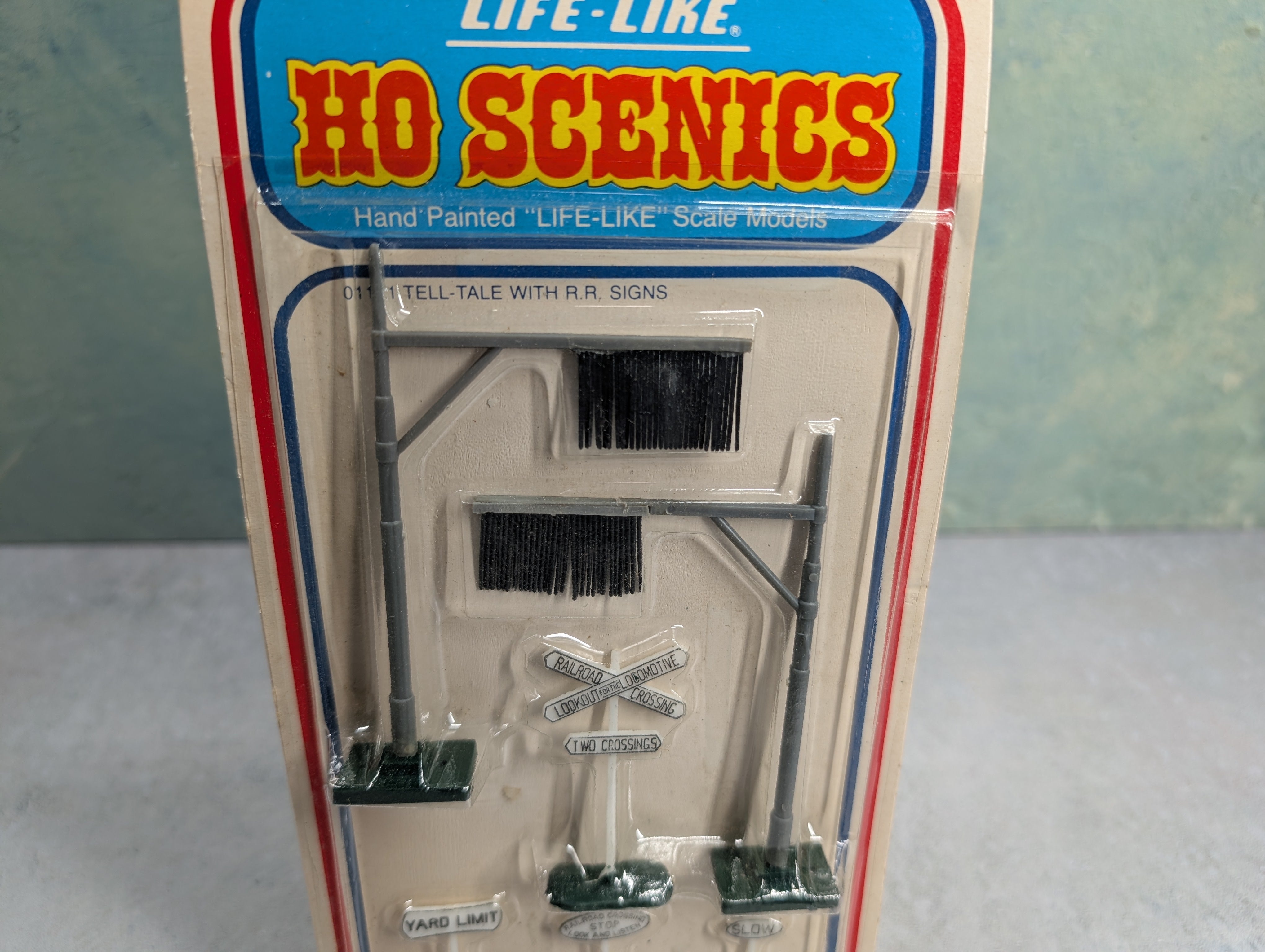 USED Life-Like 1121 HO Scale Tell-Tale with Railroad Signs Sealed