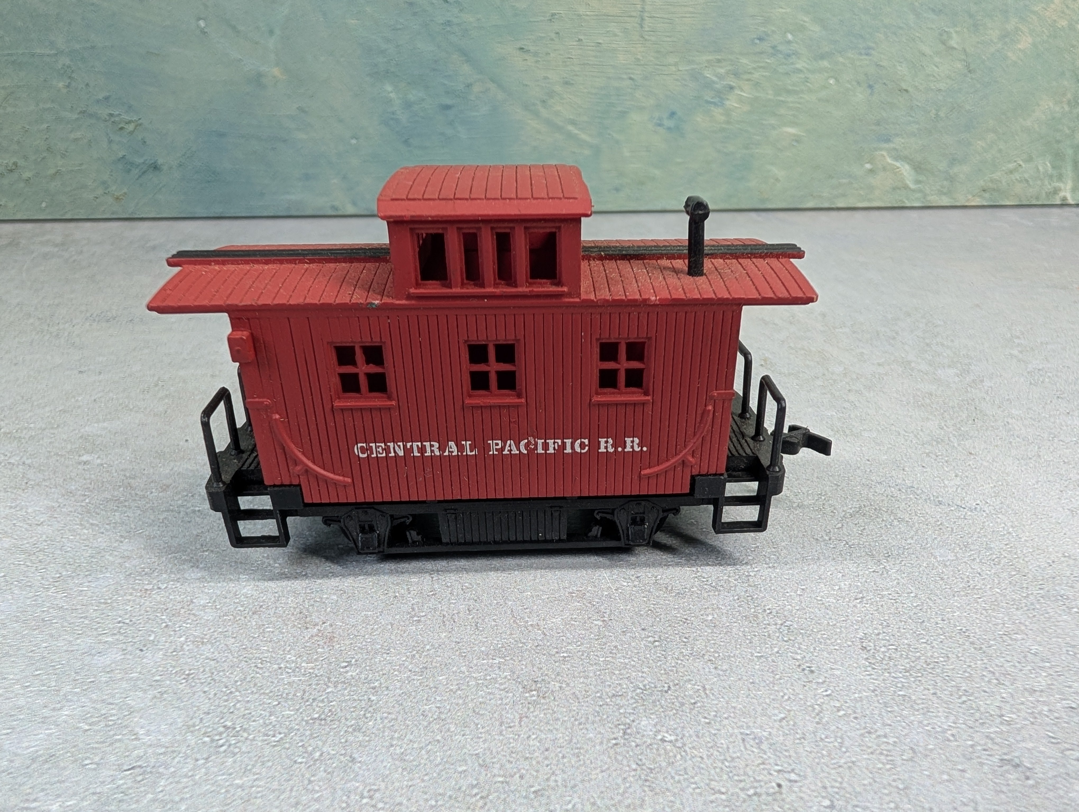 USED Bachmann HO Scale Bobber Caboose Central Pacific