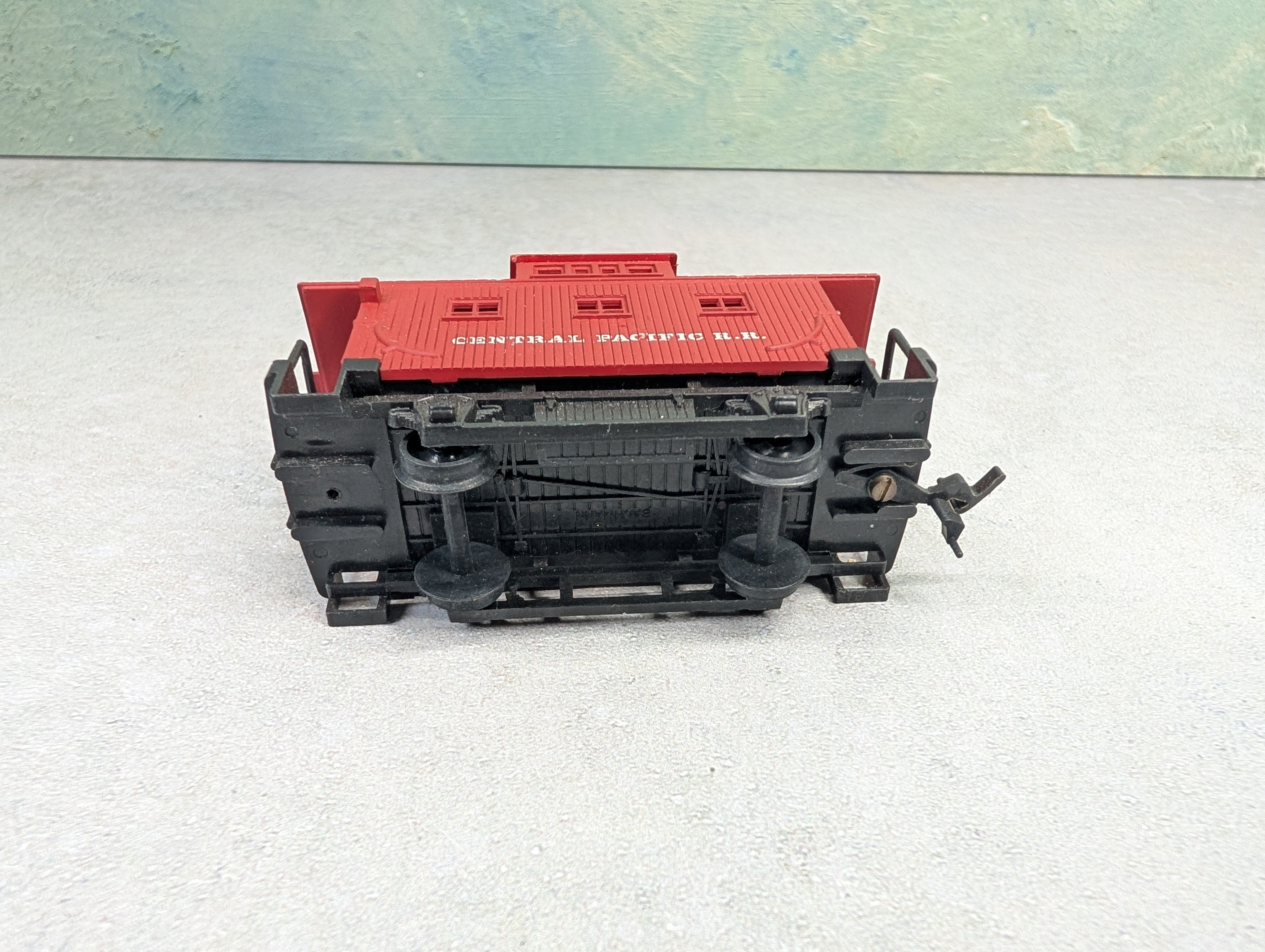 USED Bachmann HO Scale Bobber Caboose Central Pacific