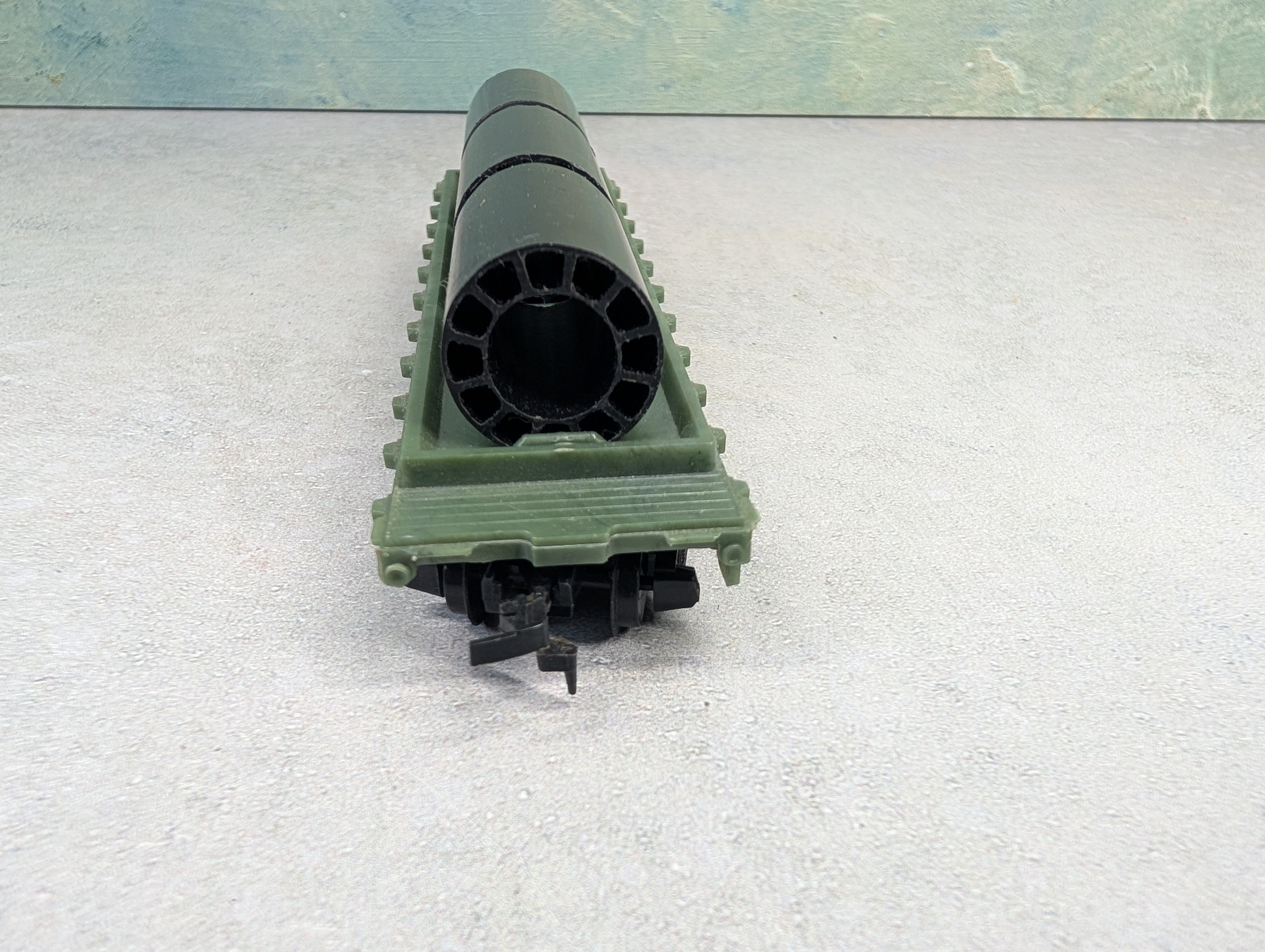 USED Tyco HO Scale Flat Car w/ Pipe Load Western Maryland #2475