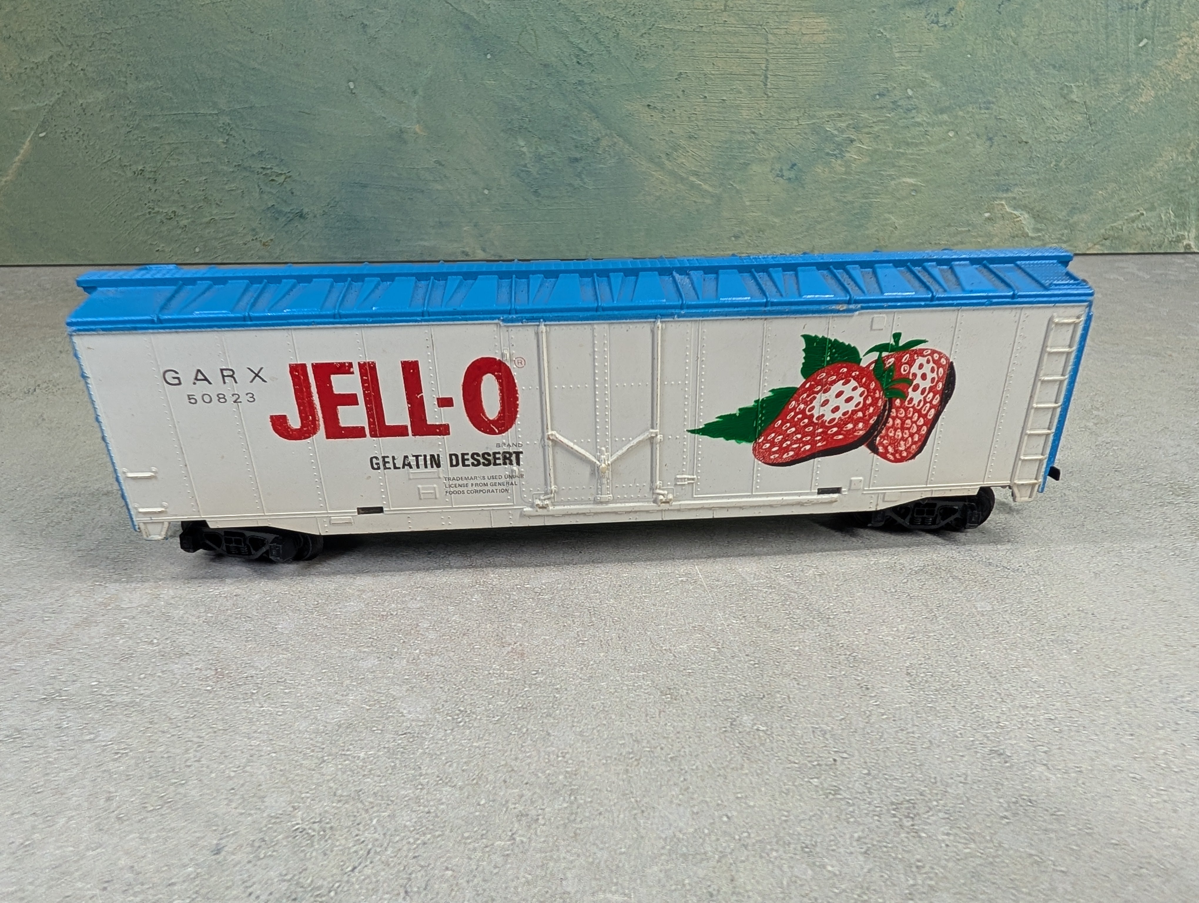 USED Tyco HO Scale 50' Box Car Jello-O GARX #50823