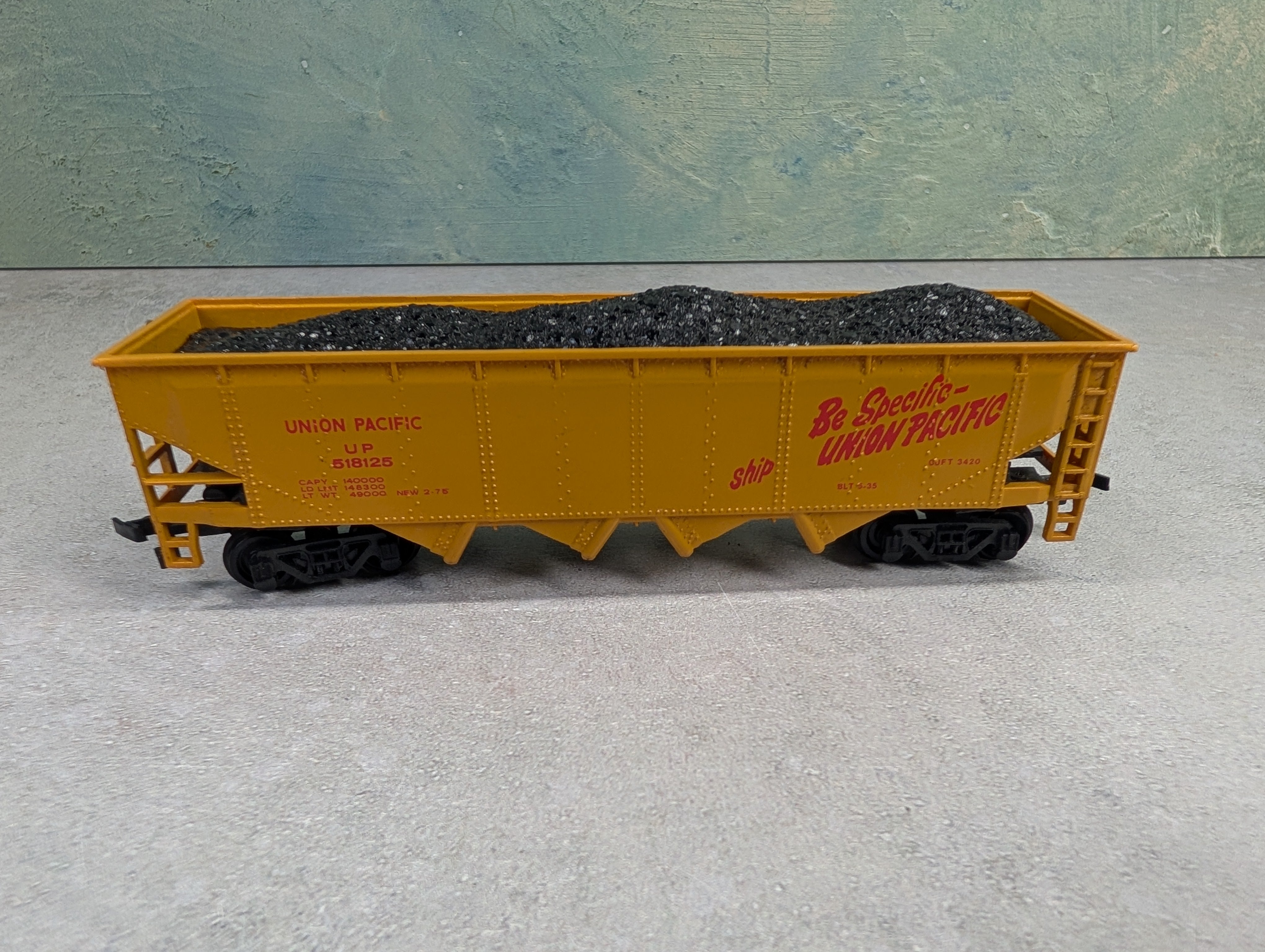 USED Bachmann HO Scale Quad Hopper Union Pacific UP #518125 w/ Coal Load