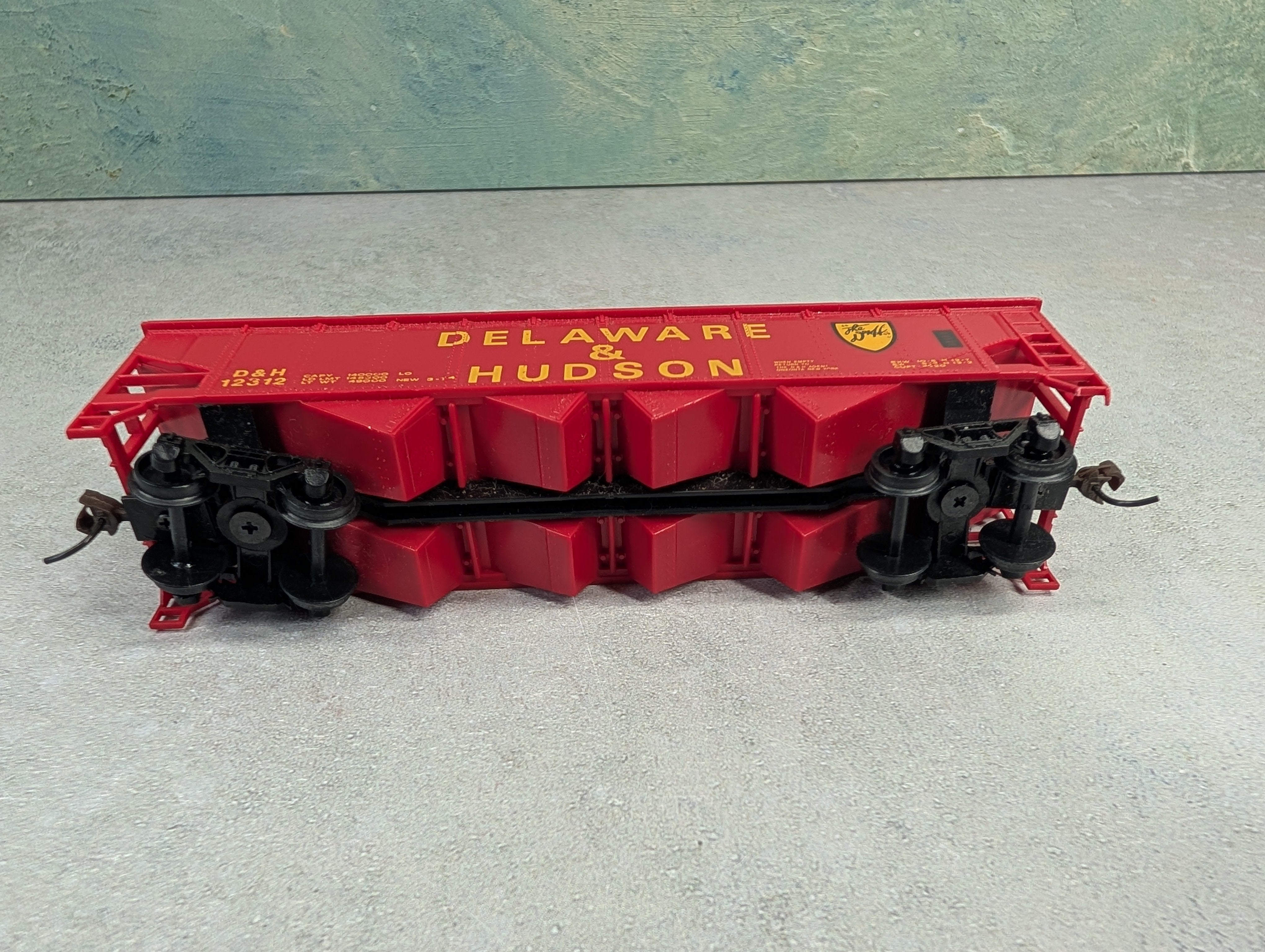 USED Bachmann HO Scale Quad Hopper Delaware and Hudson D&H #12312 Gearboxes