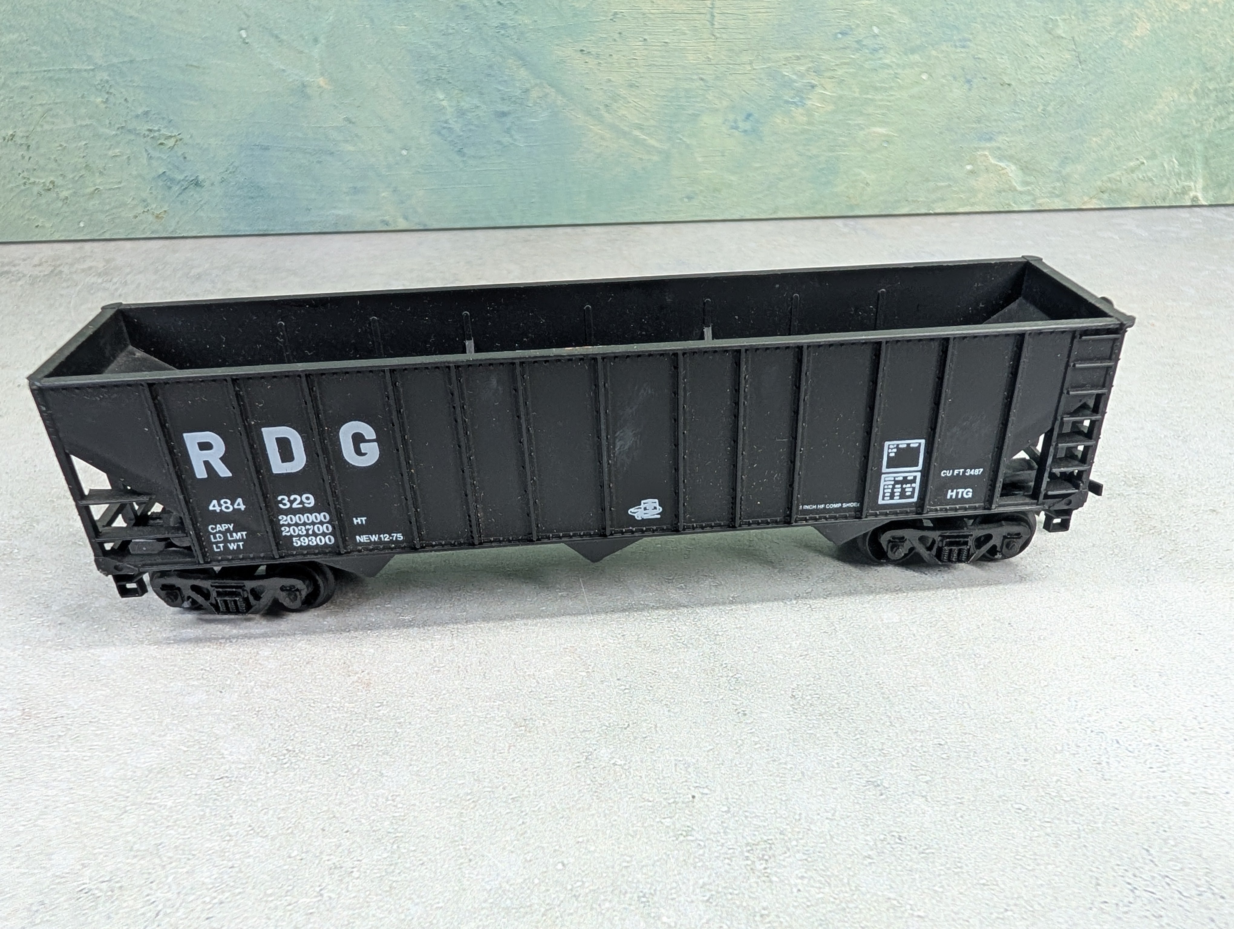 USED Life-Like HO Scale 100 Ton 3 Bay Hopper Reading RDG #484329