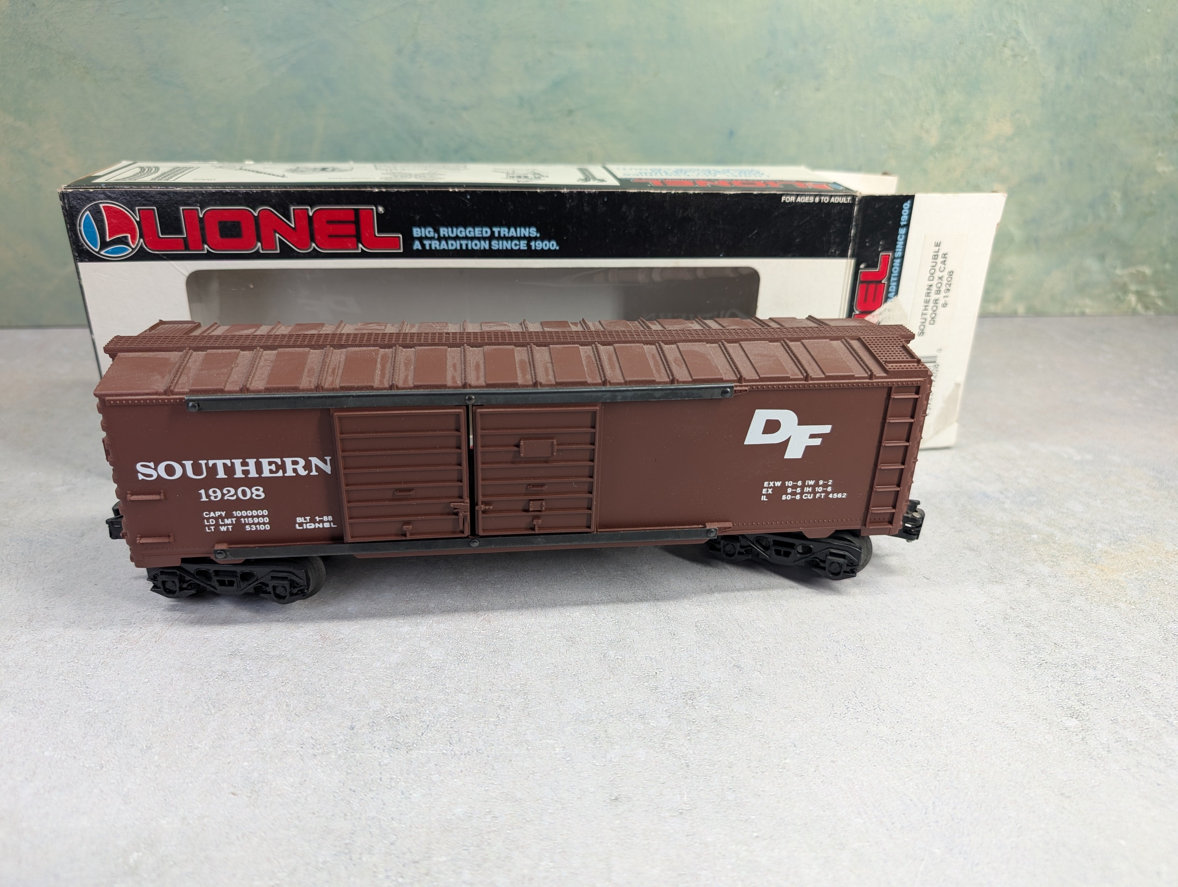 USED Lionel 6-19208 O Box Car Southern #19208