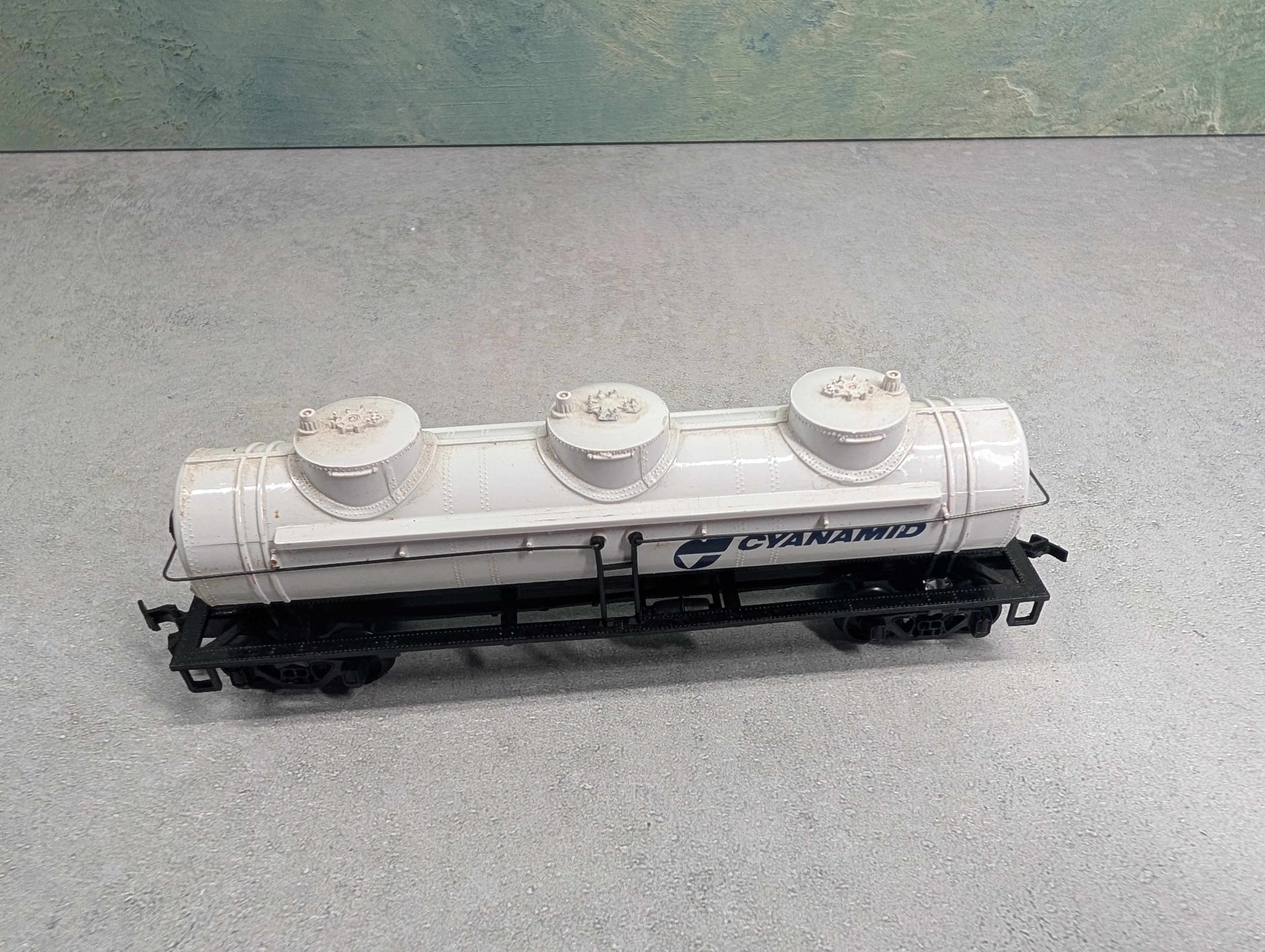 USED Bachmann HO Scale Triple Dome Tank Car Cynamid