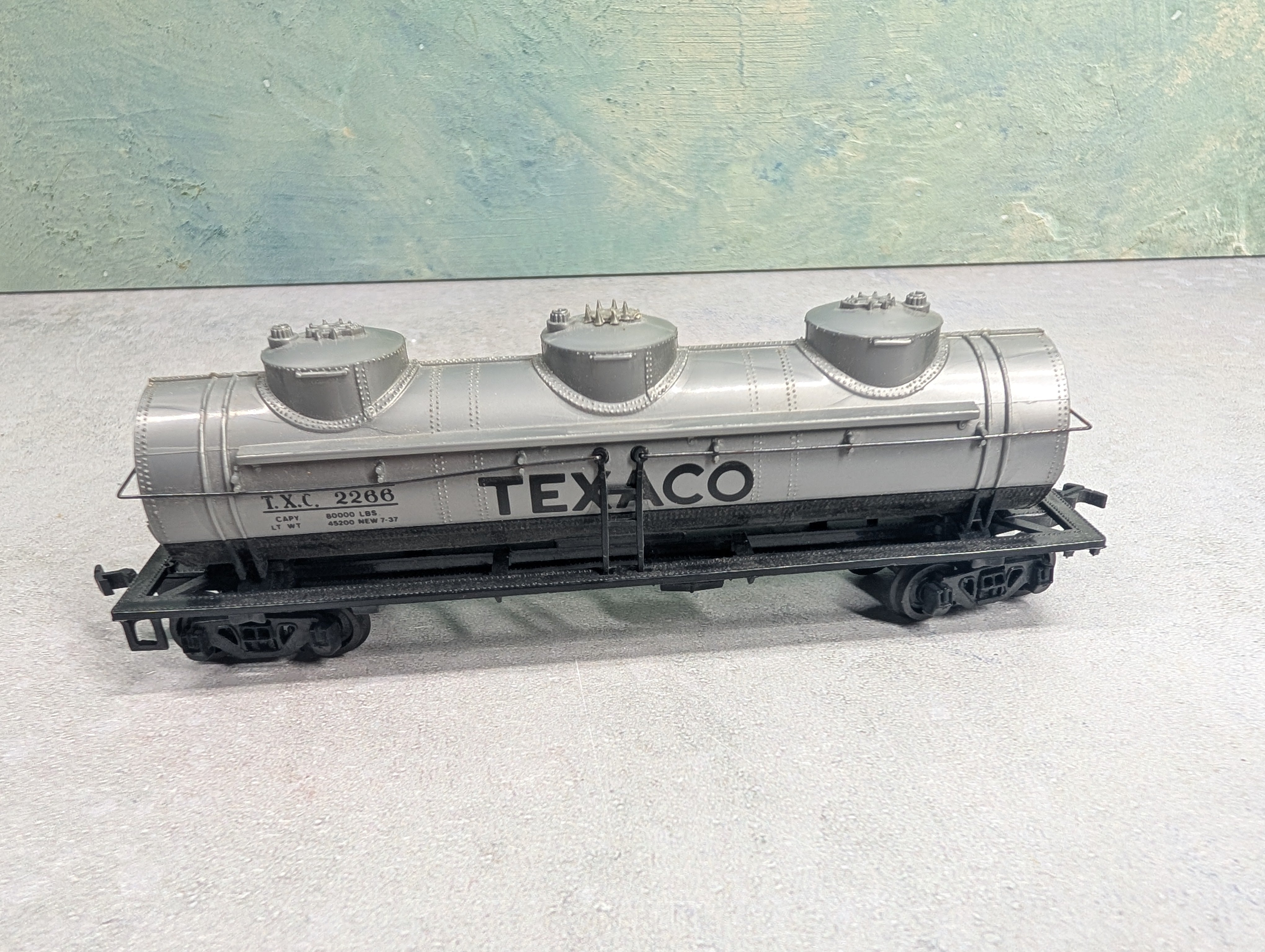 USED Bachmann HO Scale Triple Dome Tank Car Texaco TXC #2266
