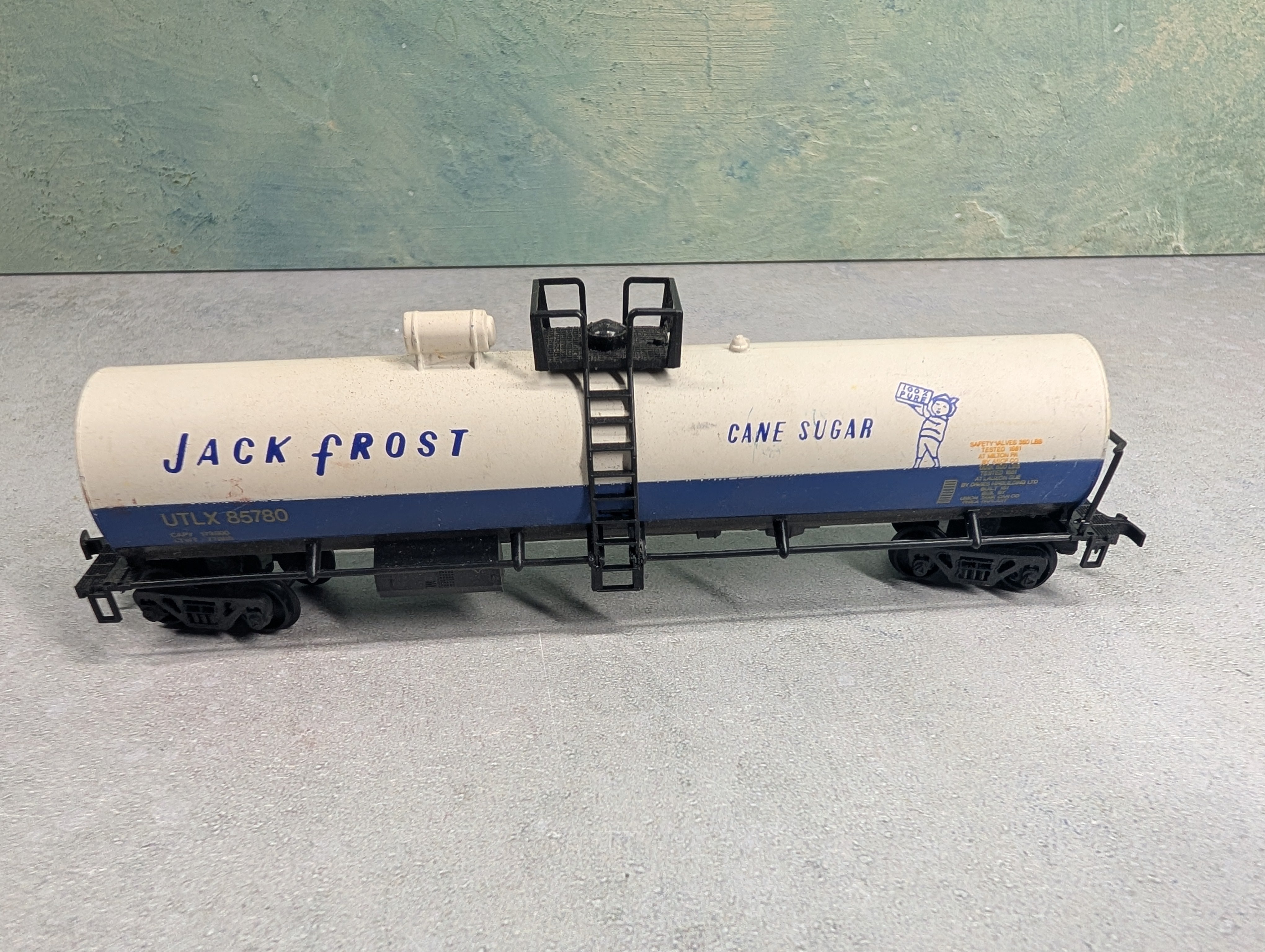 USED HO Scale Billboard Tank Car Jack Frost Cane Sugar UTLX #85780