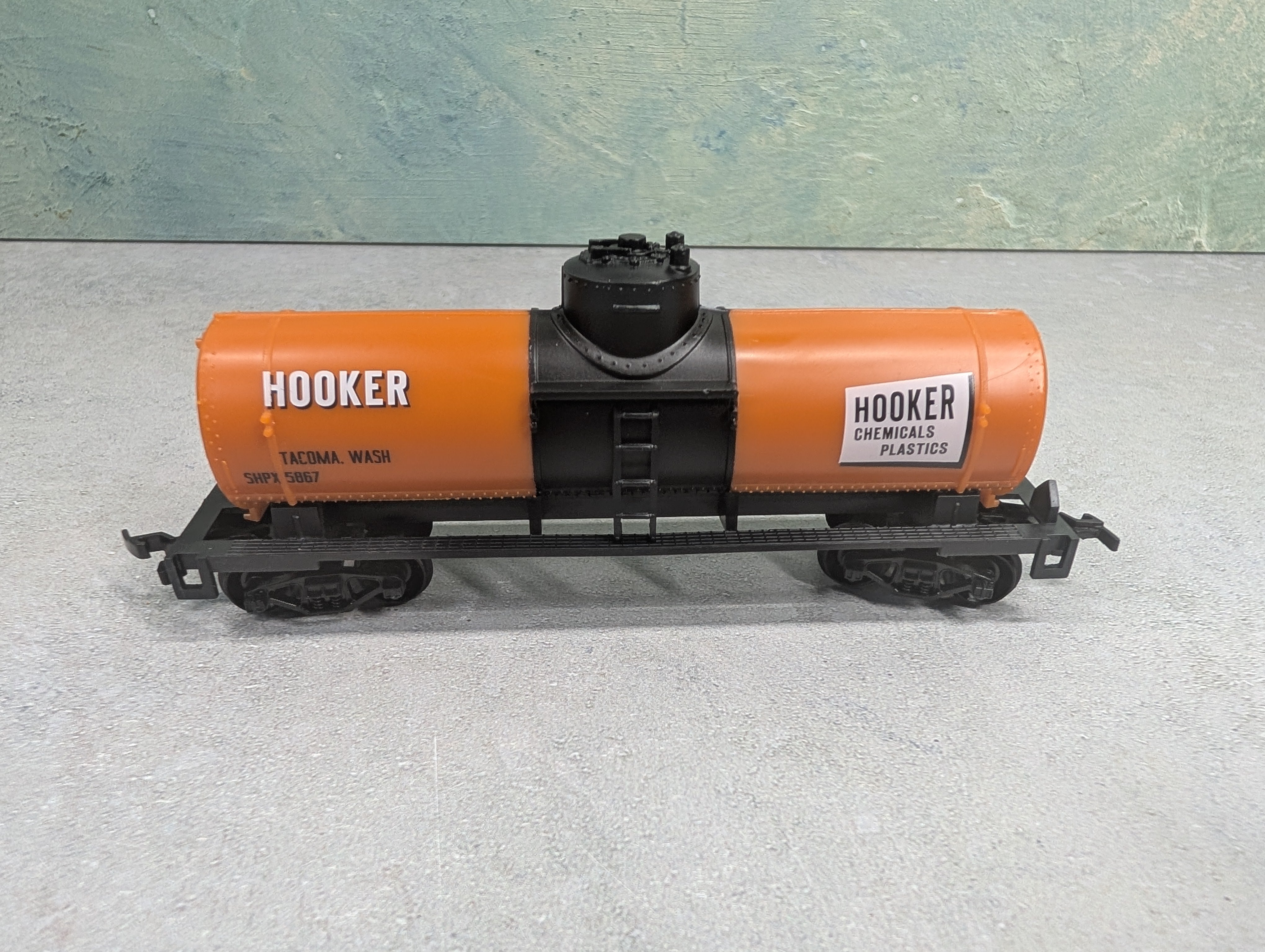 USED Life-Like HO Scale Single Dome Tank Car Hooker SHPX #5867