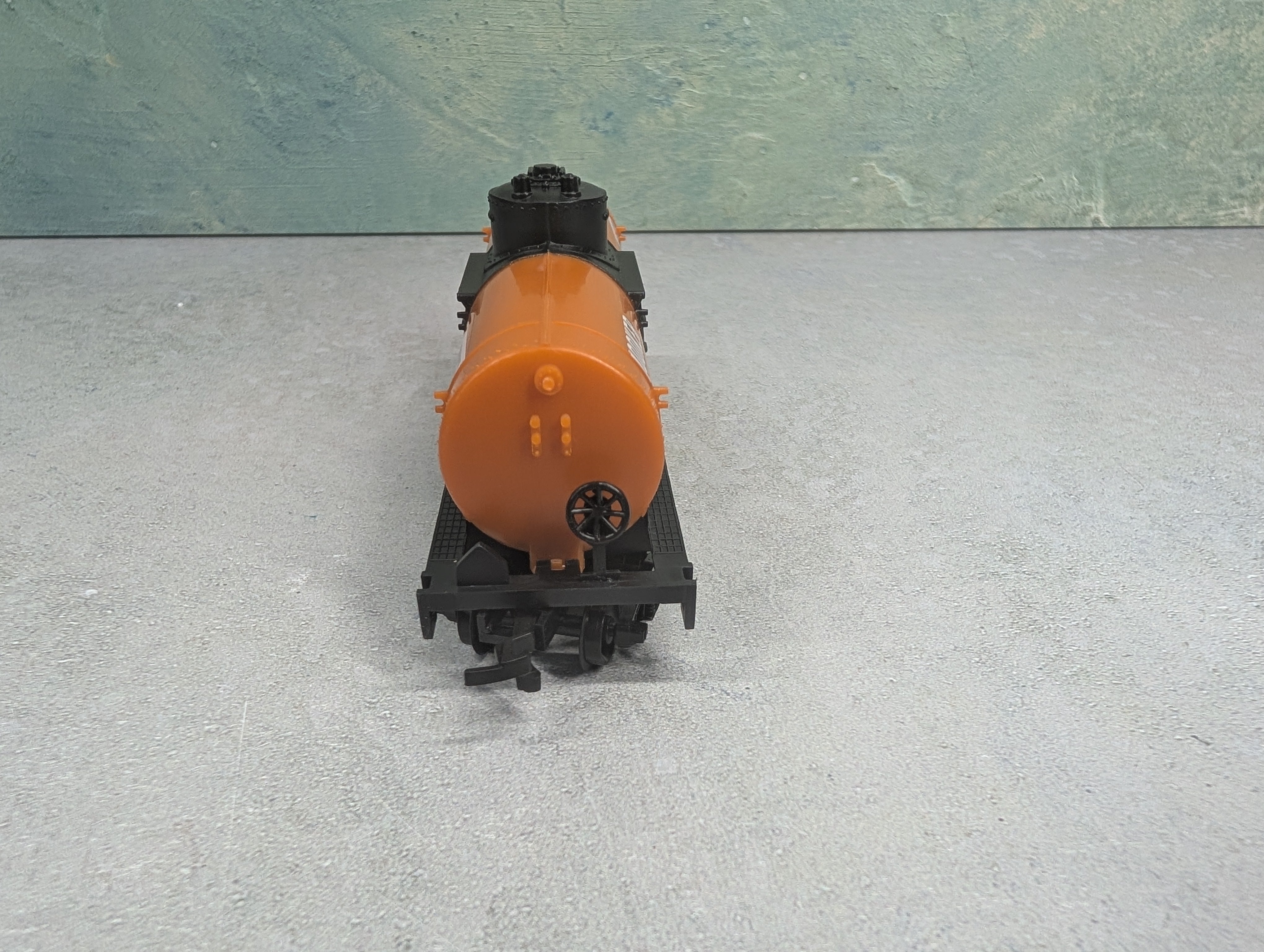 USED Life-Like HO Scale Single Dome Tank Car Hooker SHPX #5867