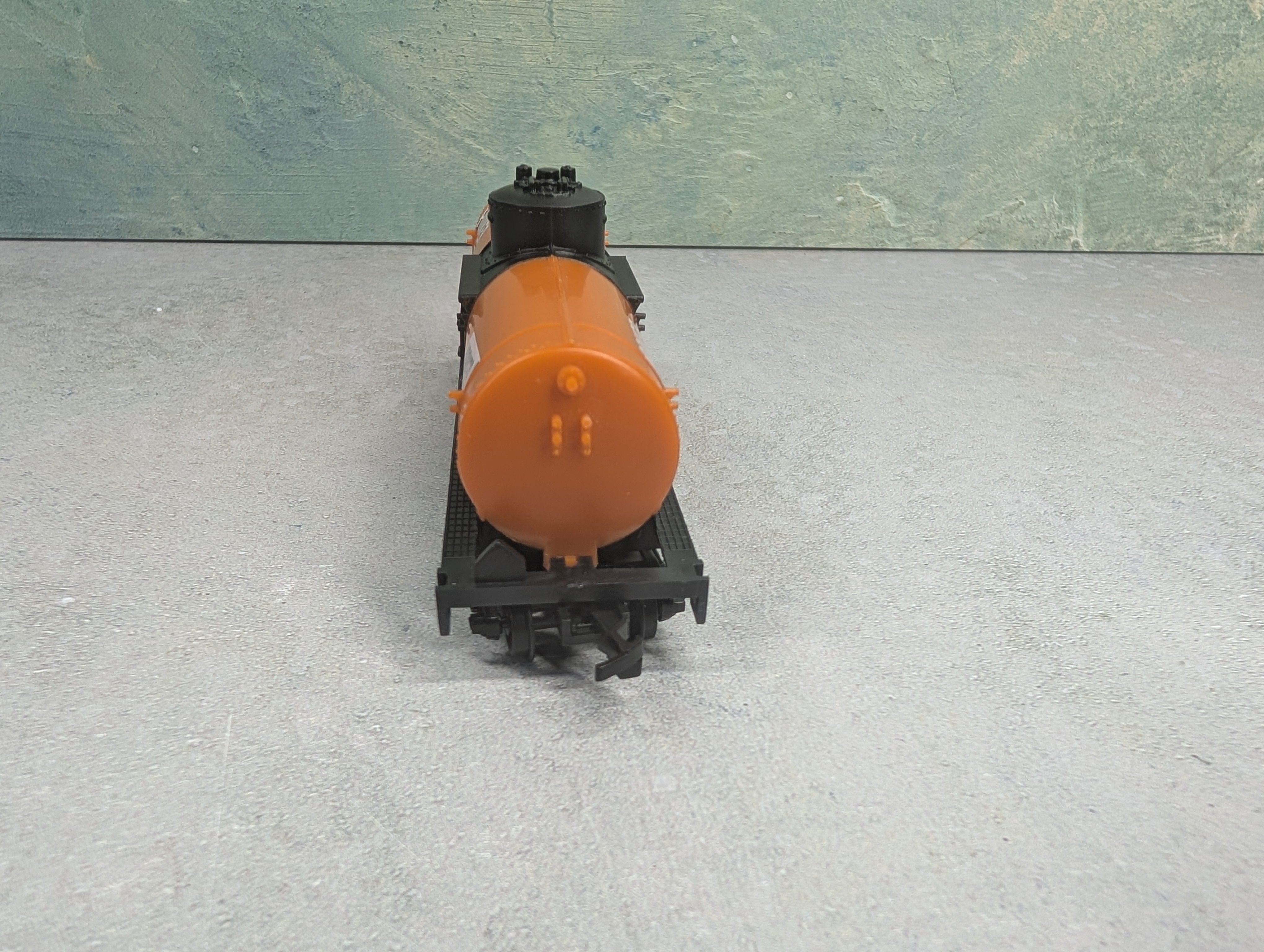 USED Life-Like HO Scale Single Dome Tank Car Hooker SHPX #5867