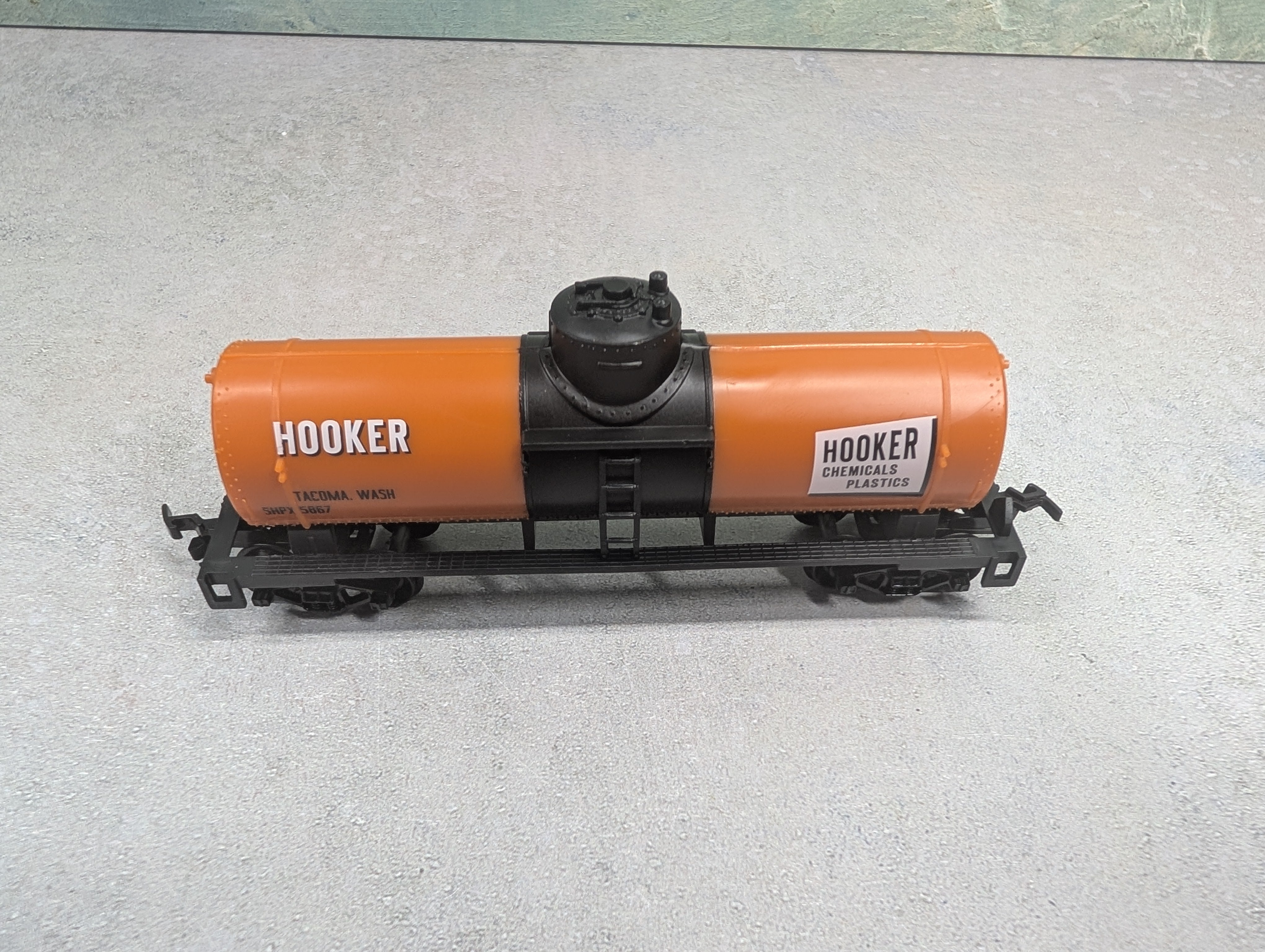 USED Life-Like HO Scale Single Dome Tank Car Hooker SHPX #5867