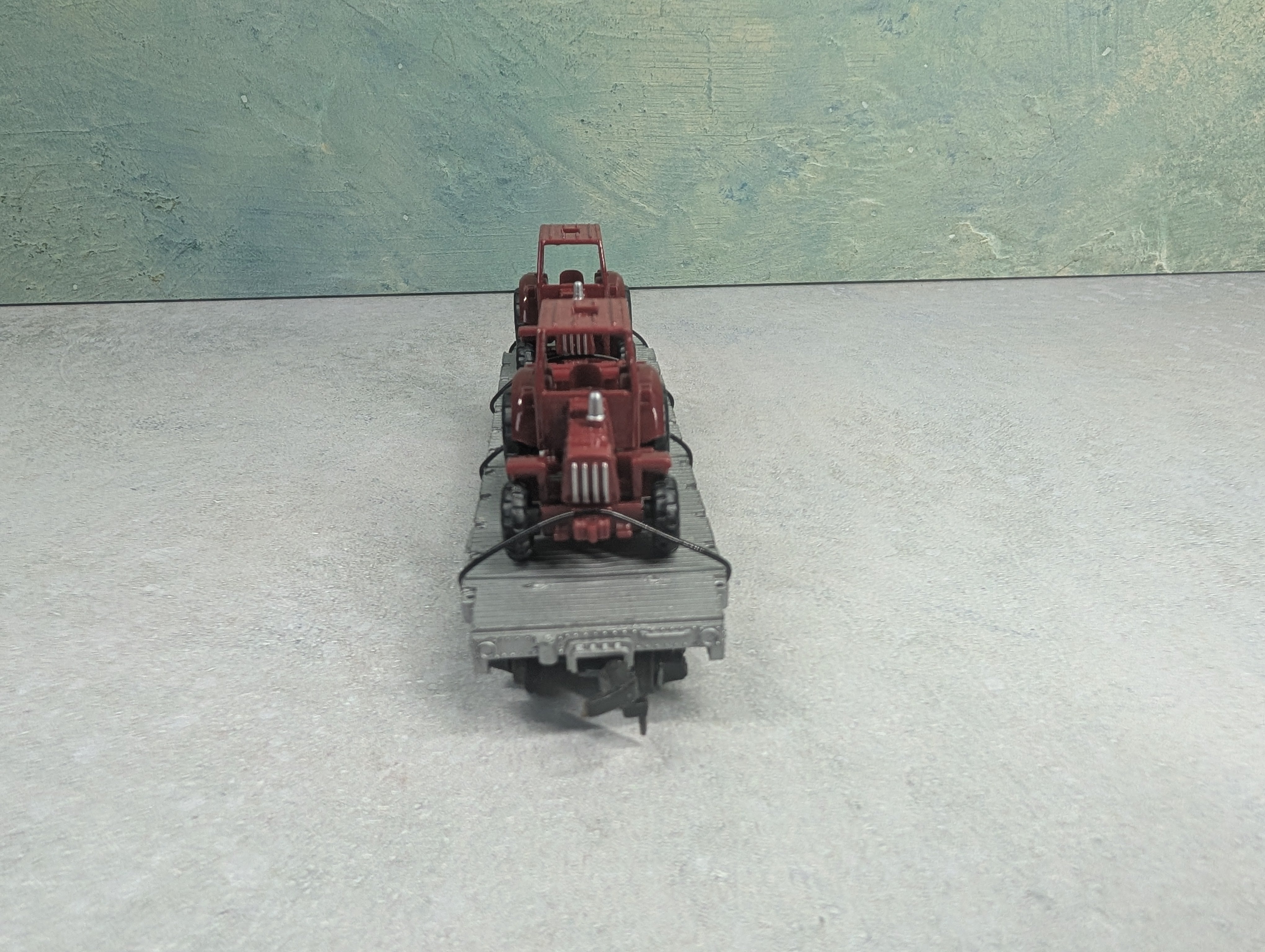 USED HO Scale Flat Car w/ Red Tractor Loads New York Central NYC #480254