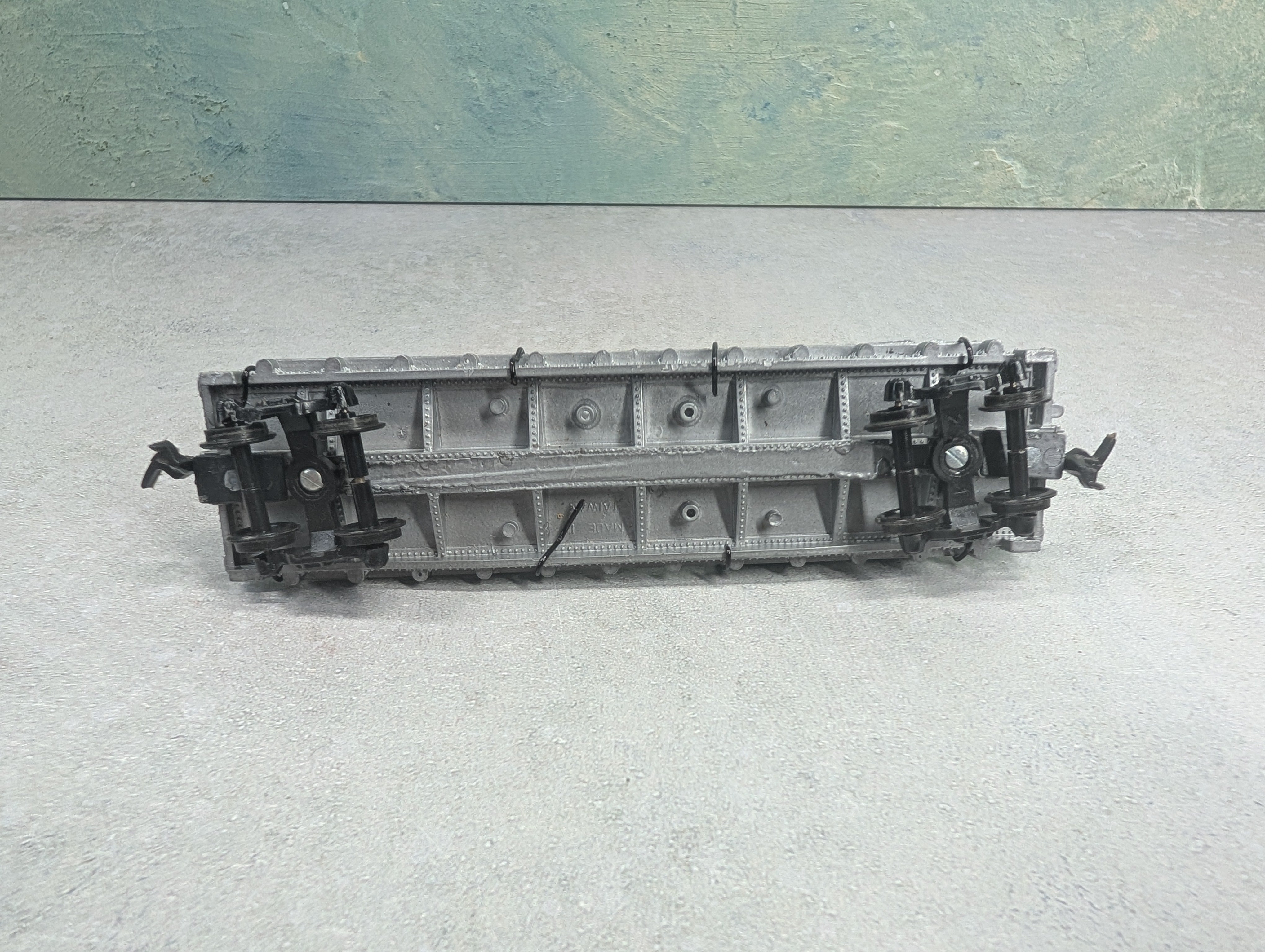 USED HO Scale Flat Car w/ Red Tractor Loads New York Central NYC #480254