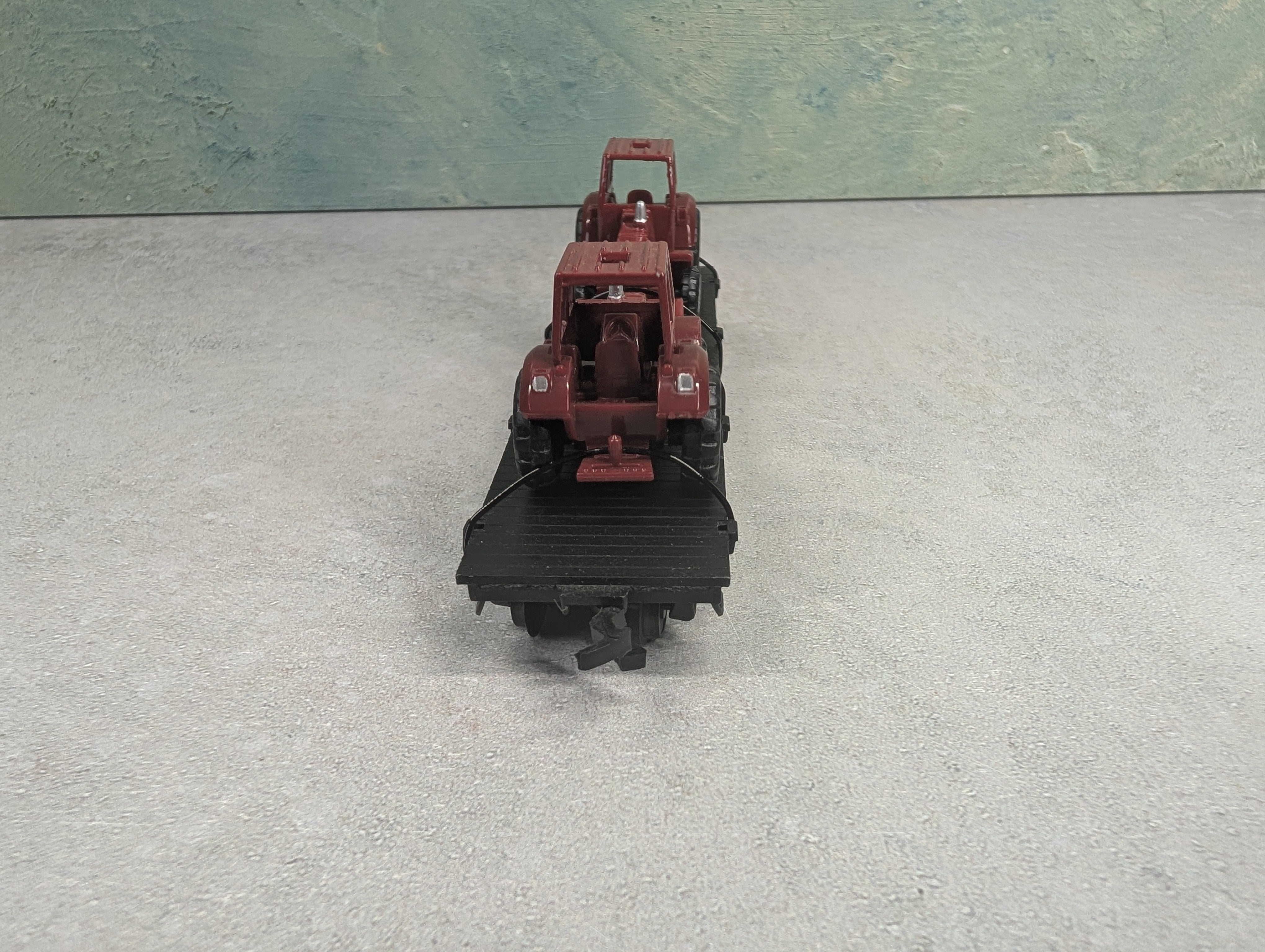 USED PENN LINE HO Scale Flat Car w/ Red Tractor Loads Nickel Plate Road NKP #3048