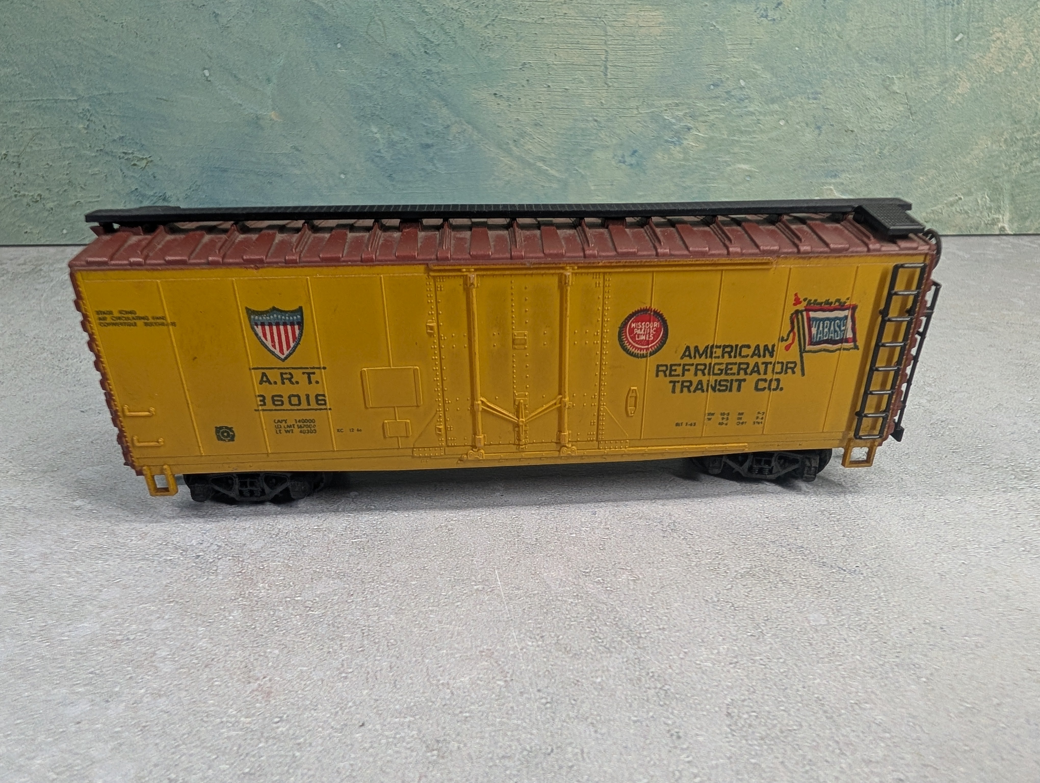 USED Roco HO Scale 40' Box Car American Refrigerator Transit ART #36016