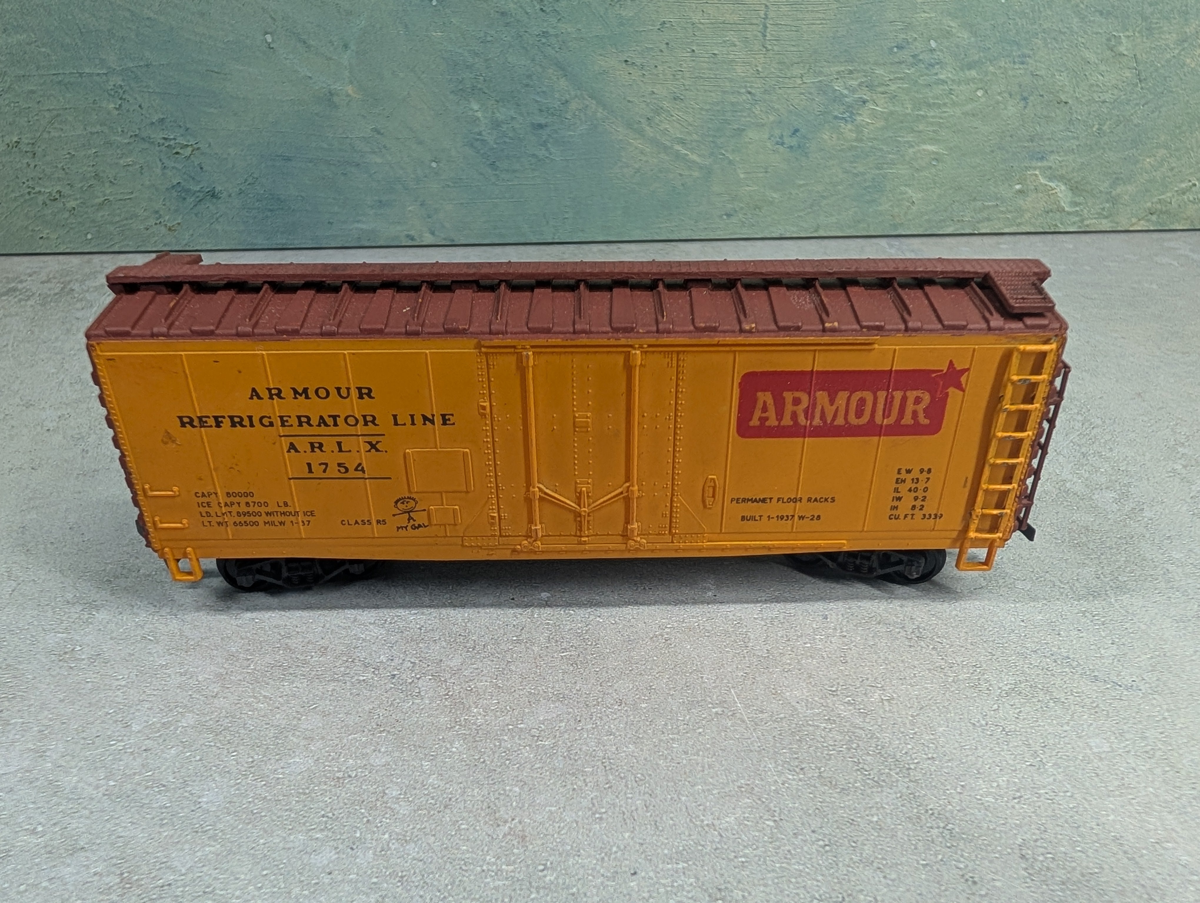 USED Roco HO Scale 40' Box Car Armour Refrigerator Line ARLX #1754