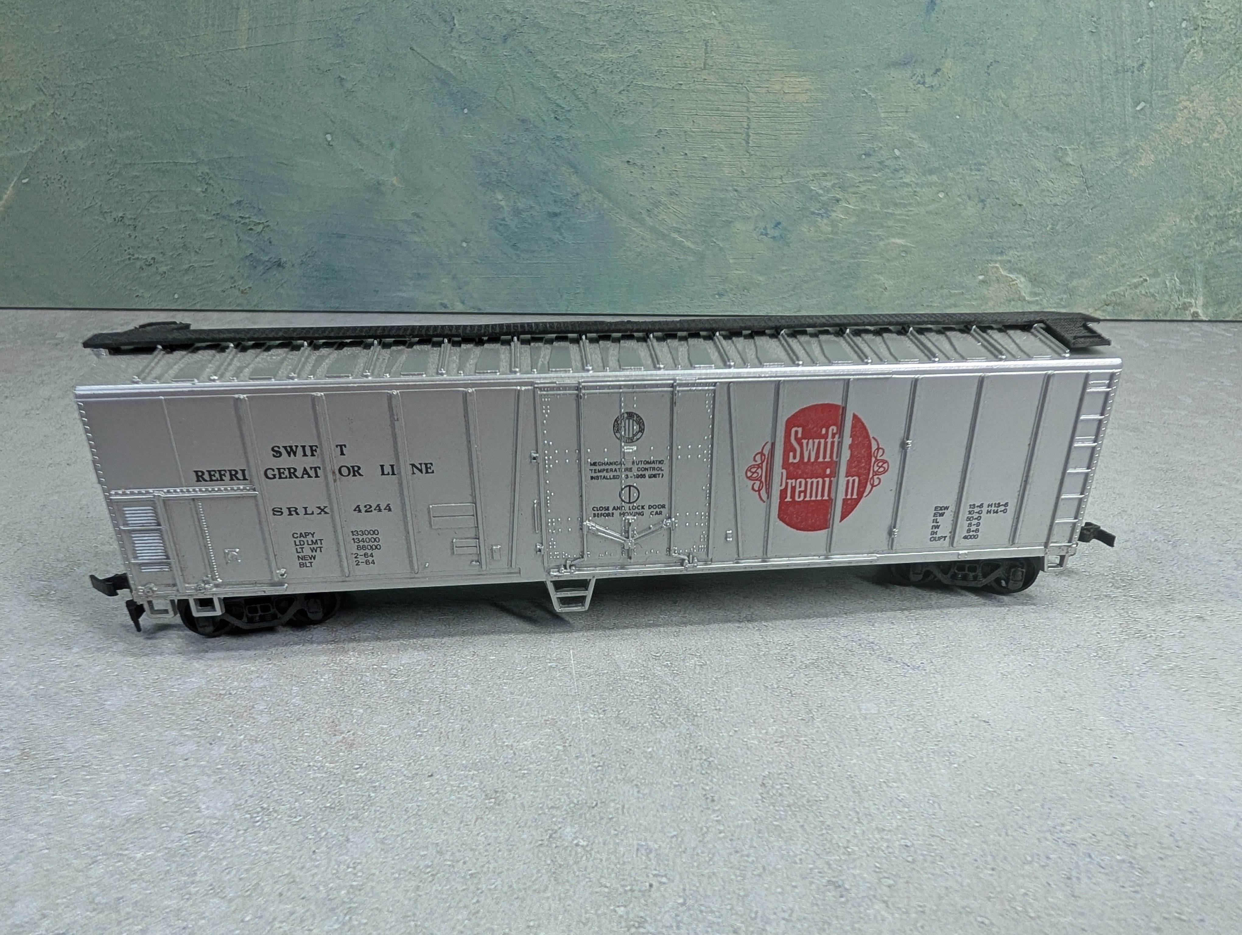 USED Bachmann HO Scale 50' Box Car Swift SRLX #4244