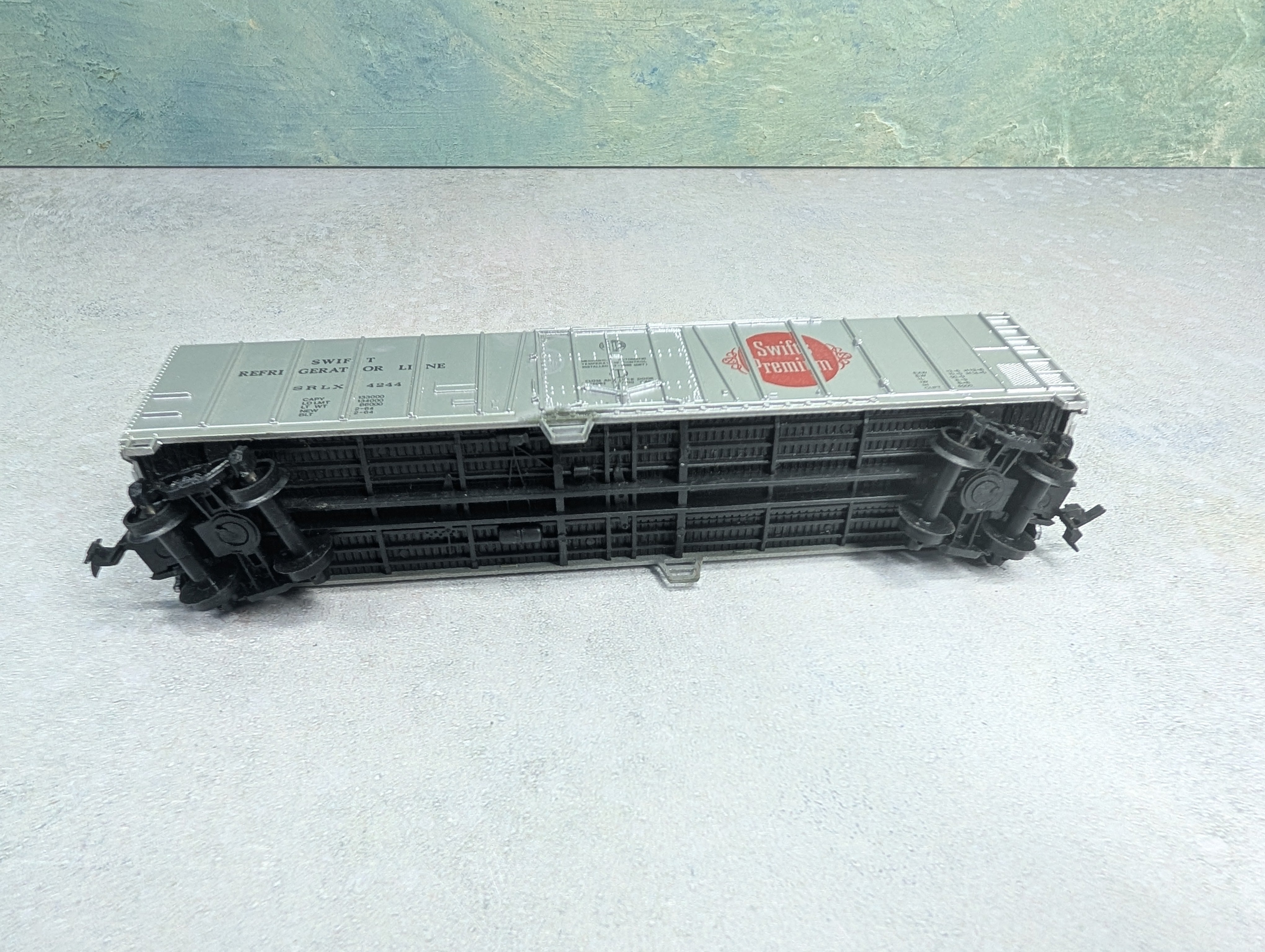 USED Bachmann HO Scale 50' Box Car Swift SRLX #4244