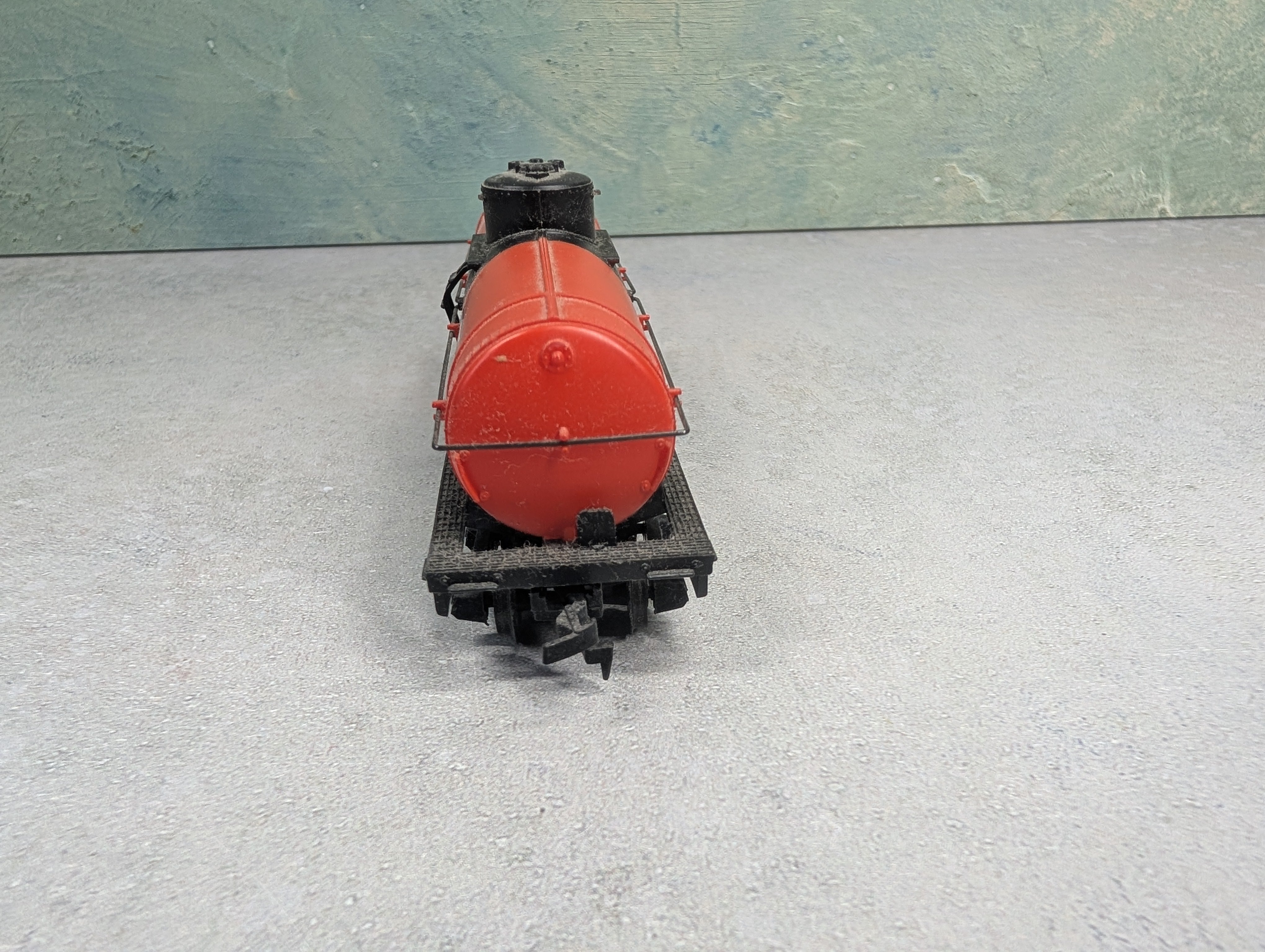 USED Tyco HO Scale Single Dome Tank Car Hooker