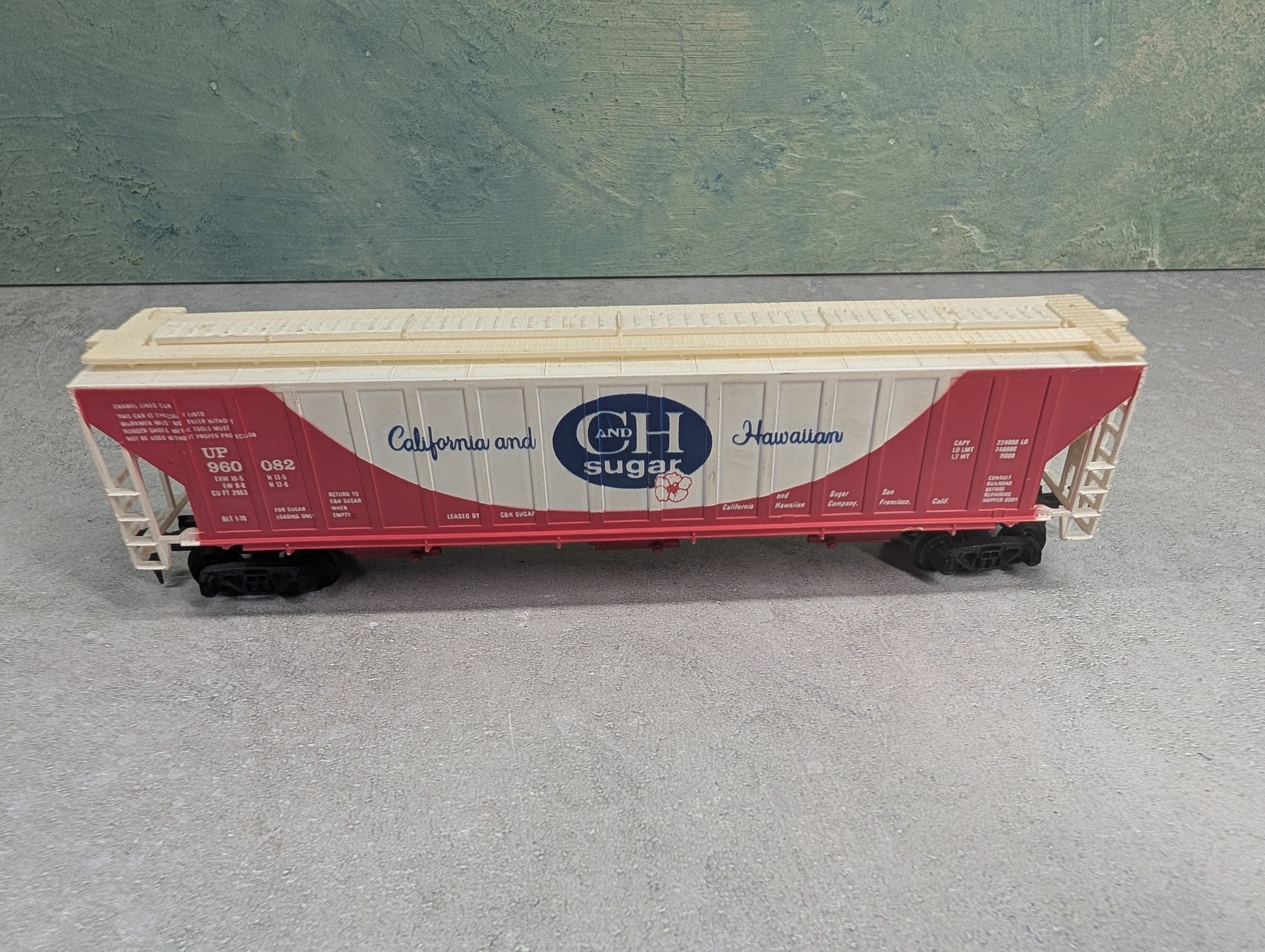 USED Tyco HO Scale Covered Hopper C & H Sugar UP #960082