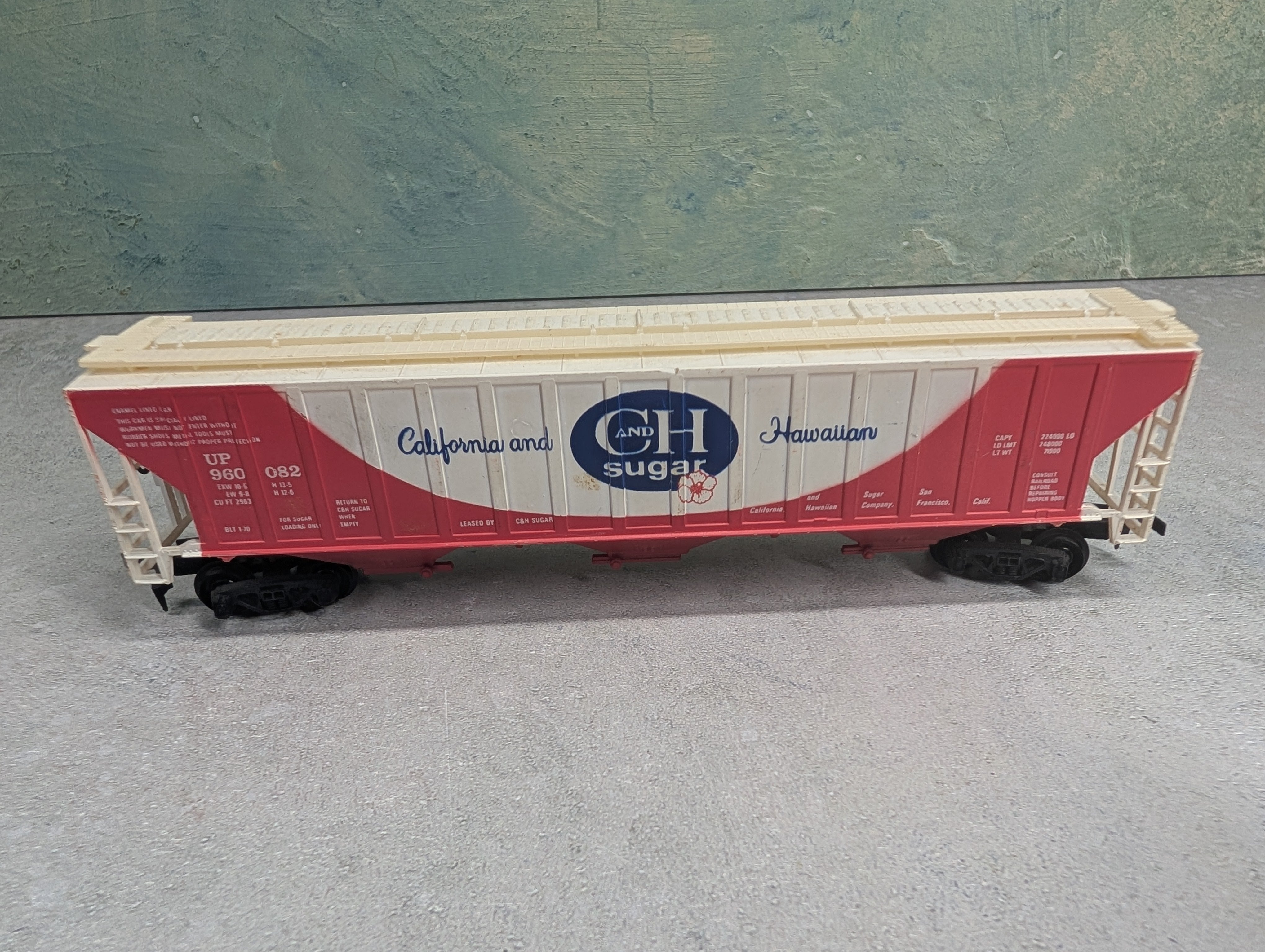 USED Tyco HO Scale Covered Hopper C & H Sugar UP #960082